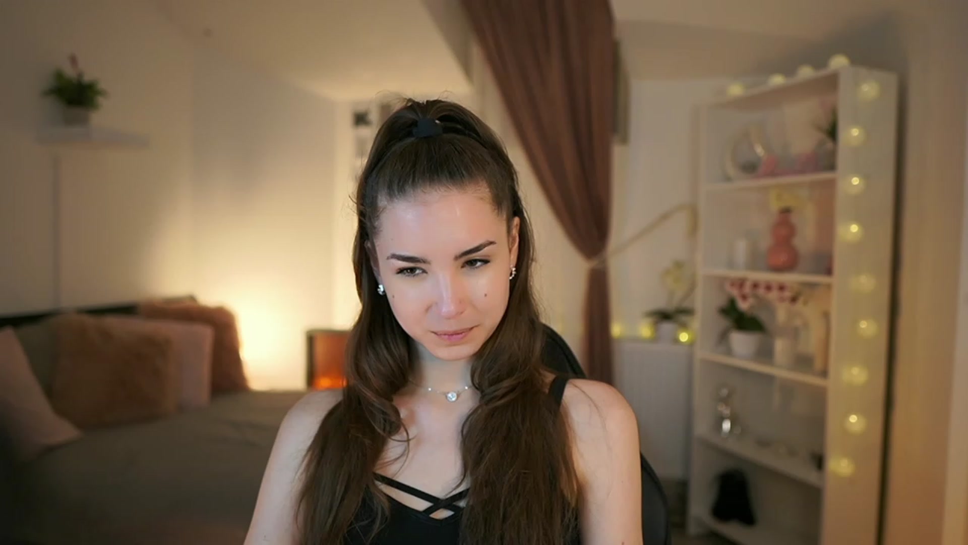 Gallery image thumbnail from Shy_jane's myfreecams stream on, 05/04/2023, 16:22 image 2 of 20
