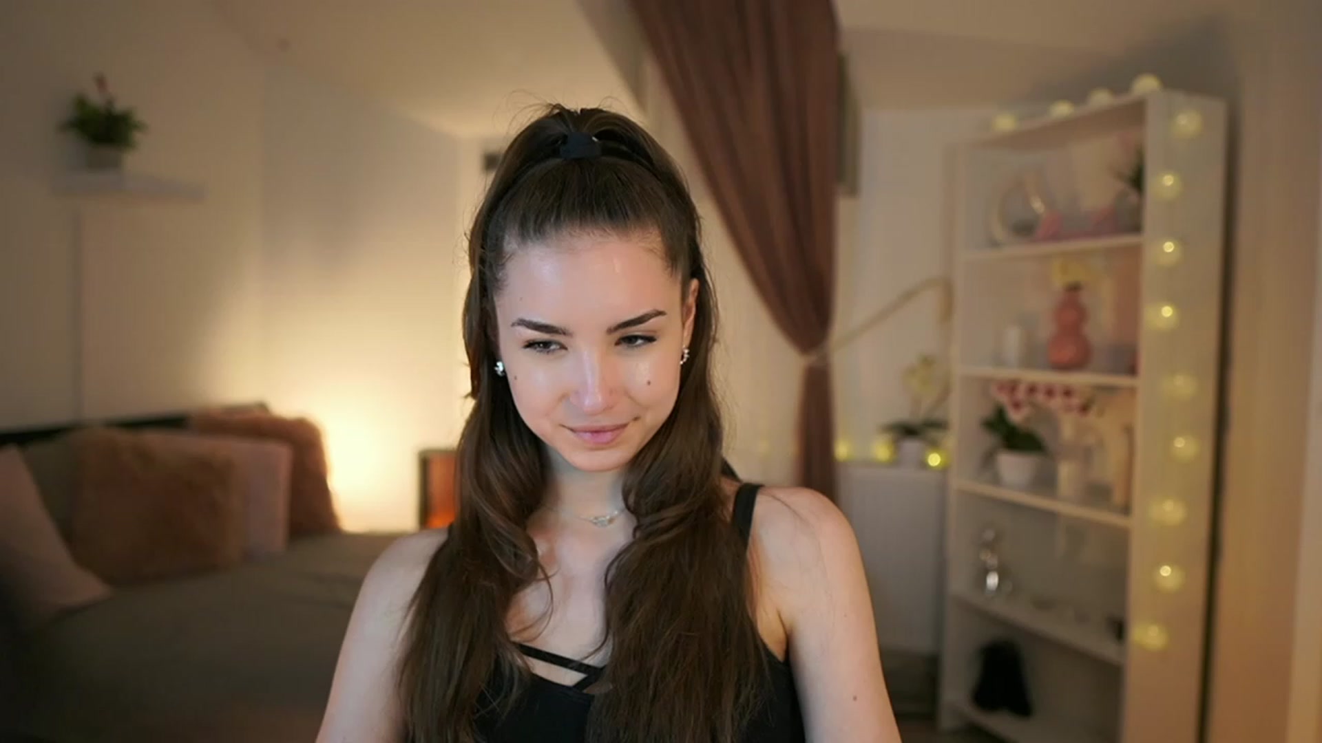 Gallery image thumbnail from Shy_jane's myfreecams stream on, 05/04/2023, 16:22 image 3 of 20