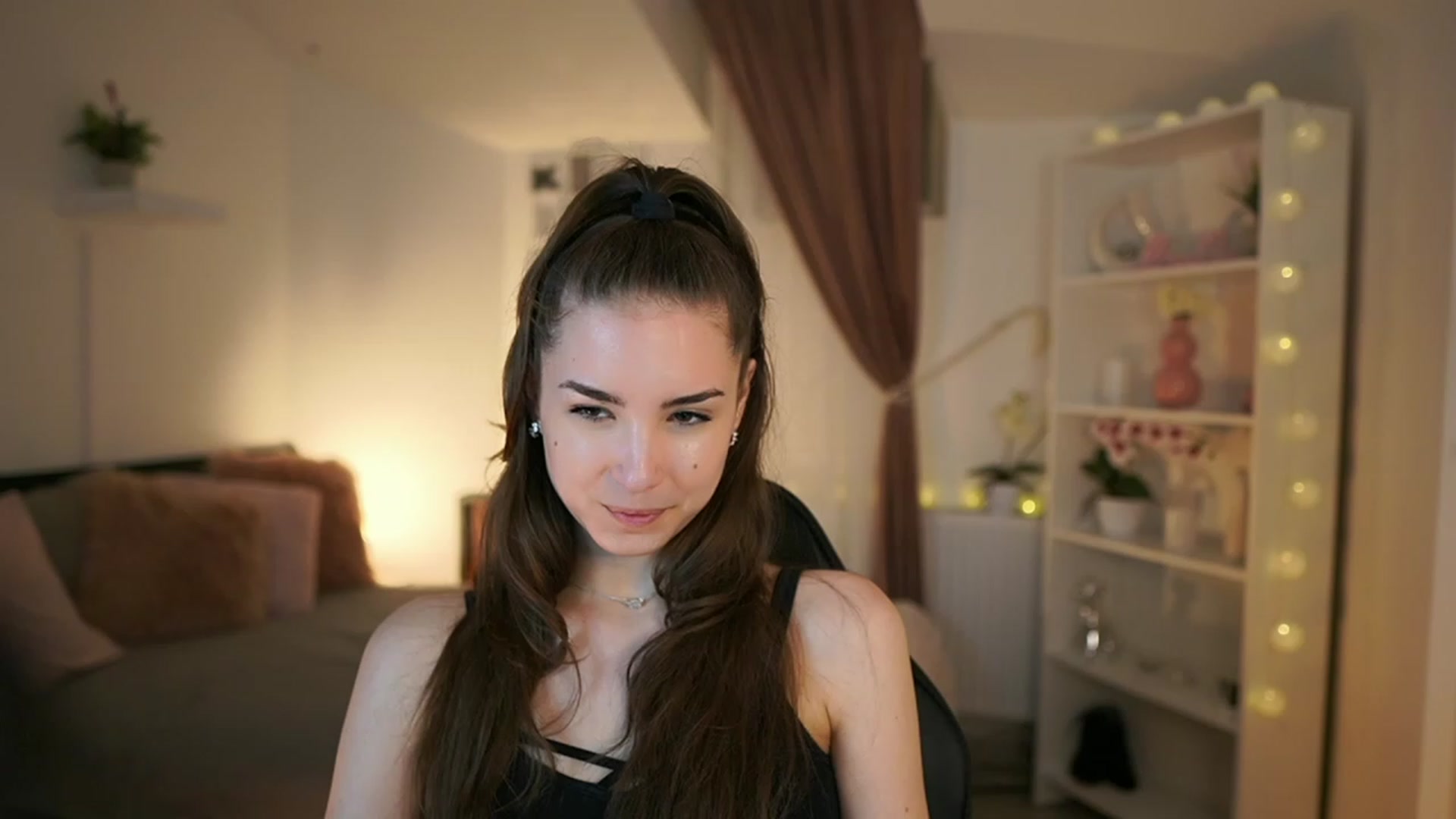 Gallery image thumbnail from Shy_jane's myfreecams stream on, 05/04/2023, 16:22 image 5 of 20