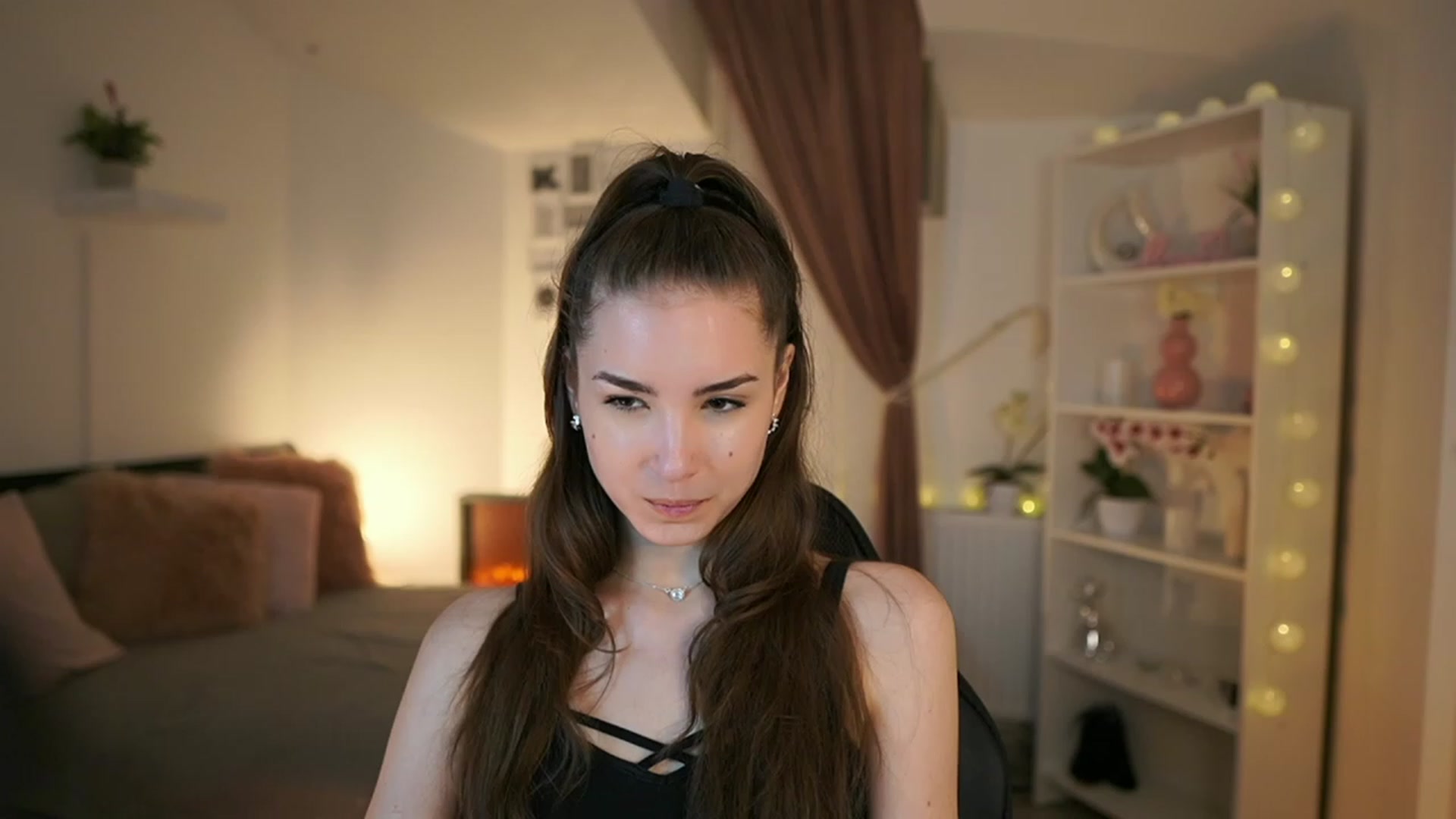 Gallery image thumbnail from Shy_jane's myfreecams stream on, 05/04/2023, 16:22 image 1 of 20
