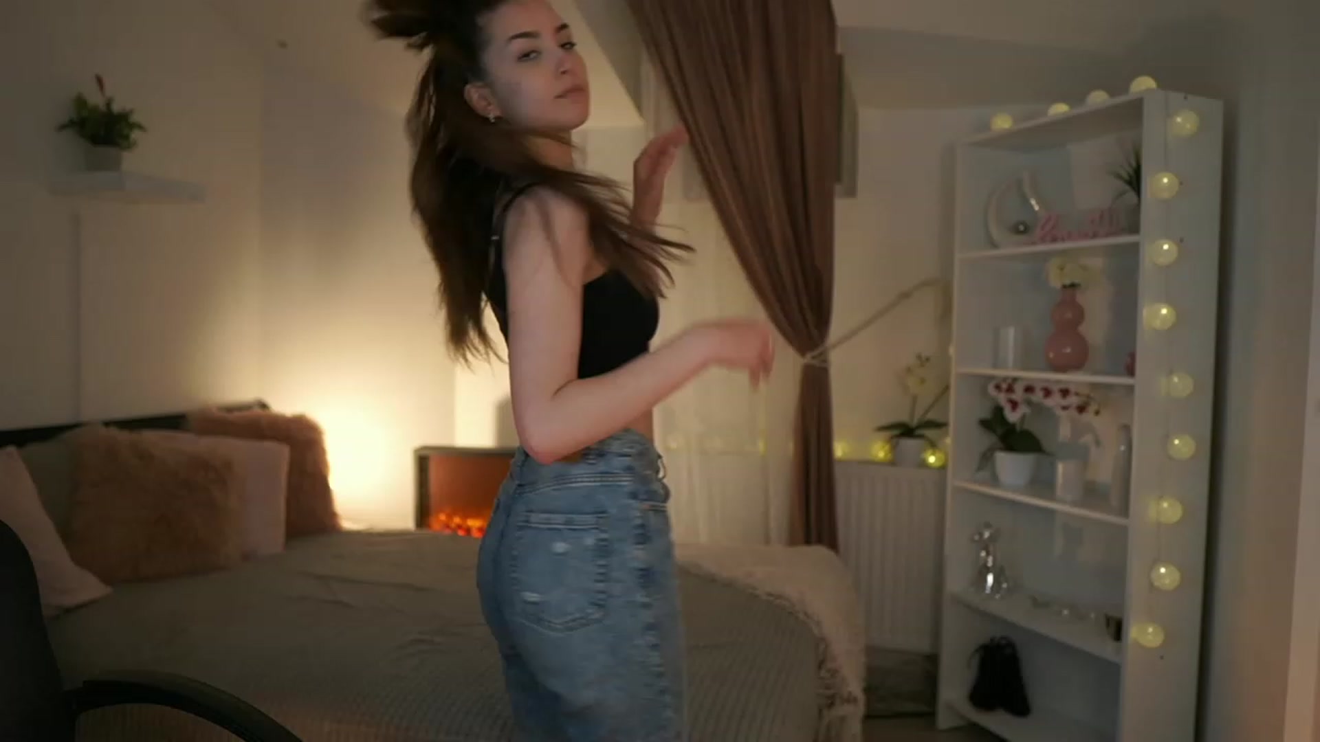 Gallery image thumbnail from Shy_jane's myfreecams stream on, 05/04/2023, 16:22 image 10 of 20