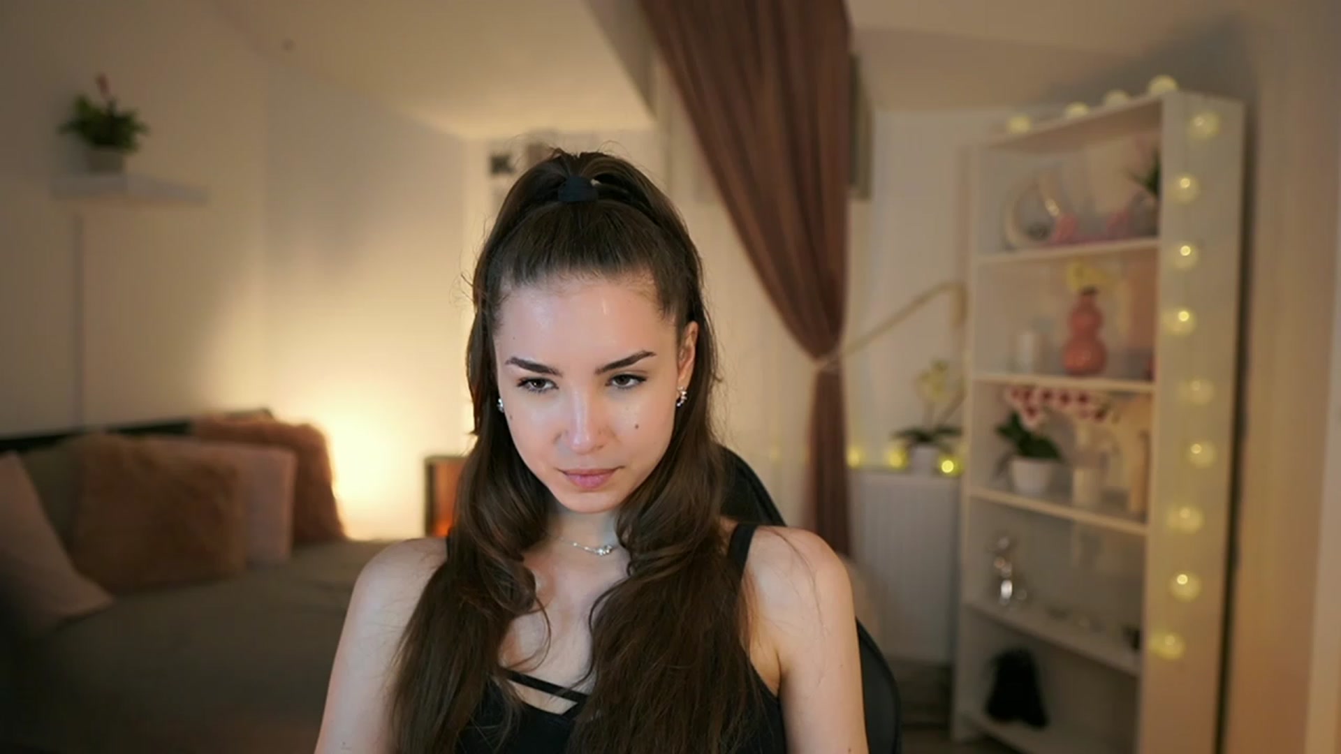 Gallery image thumbnail from Shy_jane's myfreecams stream on, 05/04/2023, 16:22 image 8 of 20