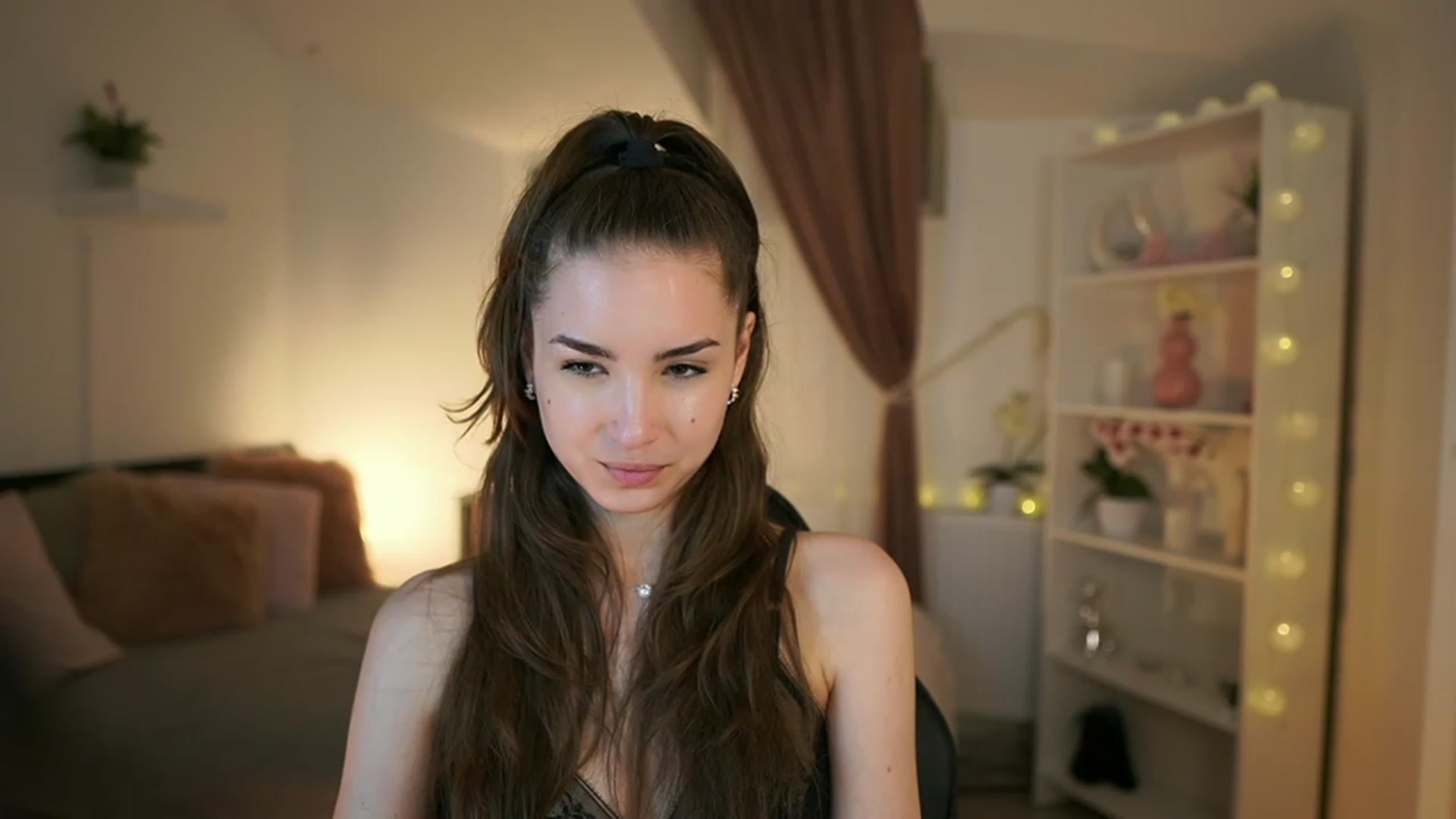 Gallery image thumbnail from Shy_jane's myfreecams stream on, 05/04/2023, 16:22 image 14 of 20