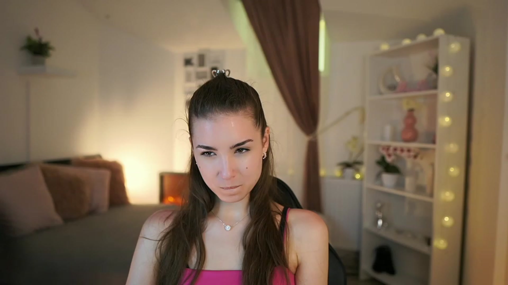 Gallery image thumbnail from Shy_jane's myfreecams stream on, 05/07/2023, 12:32 image 16 of 20