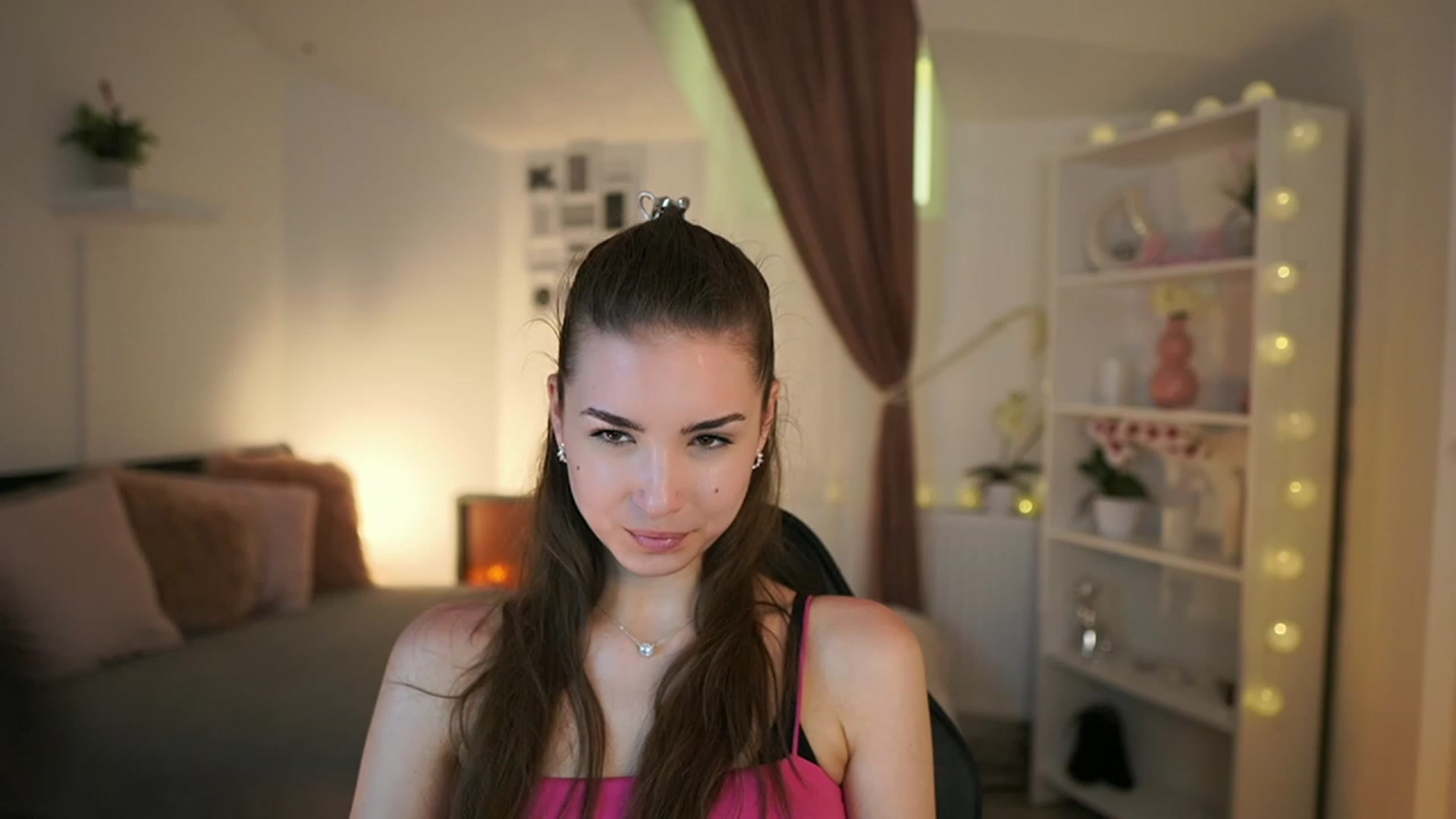 Gallery image thumbnail from Shy_jane's myfreecams stream on, 05/07/2023, 12:32 image 17 of 20