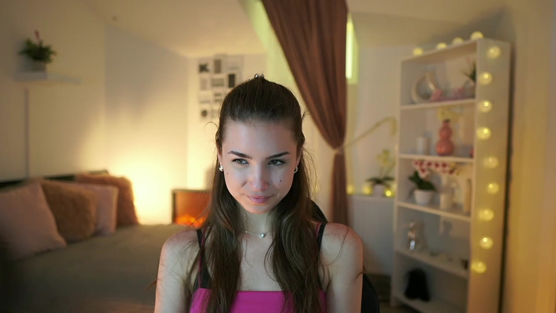 Gallery image thumbnail from Shy_jane's myfreecams stream on, 05/07/2023, 15:34 image 3 of 20