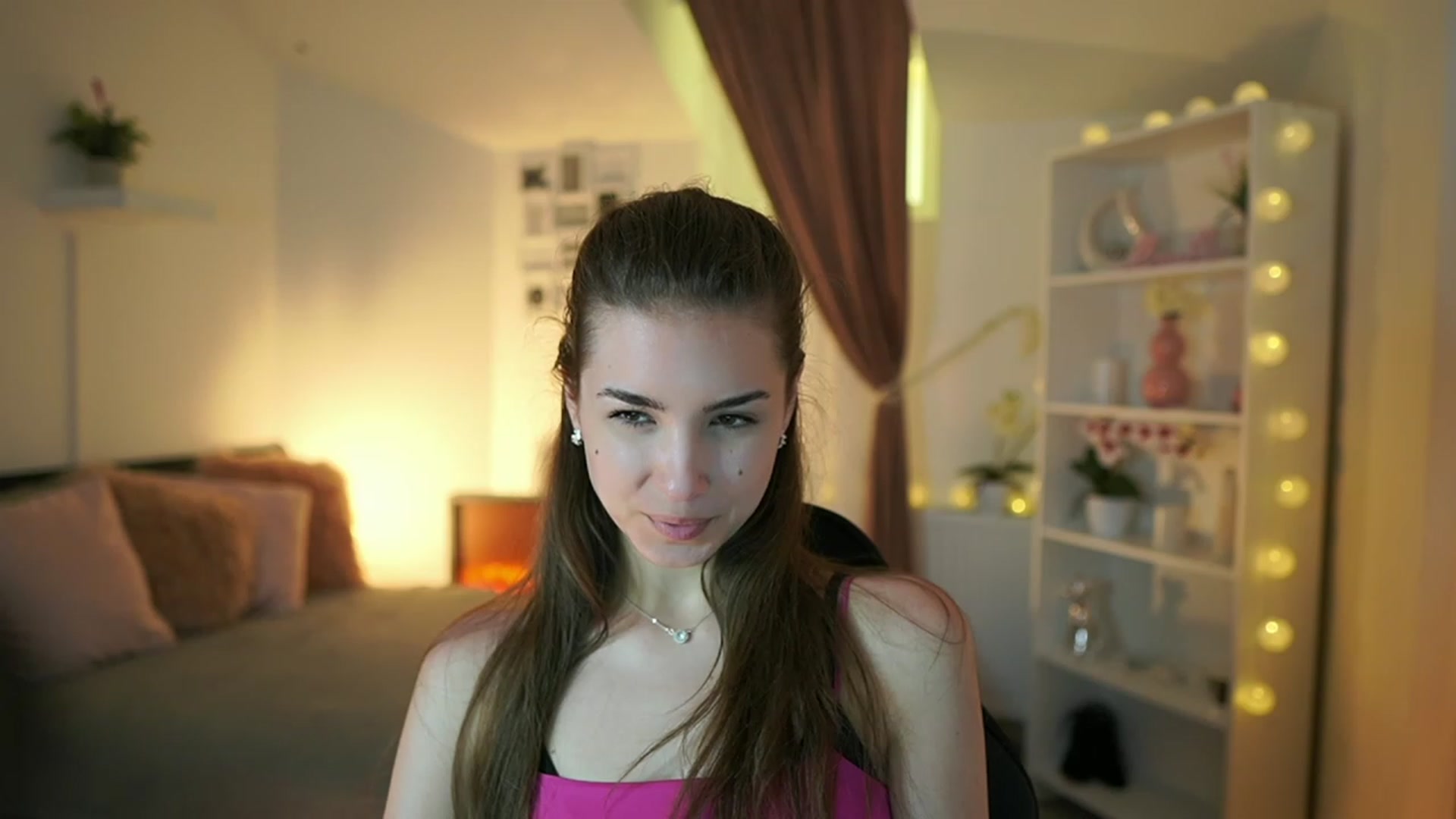 Gallery image thumbnail from Shy_jane's myfreecams stream on, 05/07/2023, 16:46 image 6 of 20