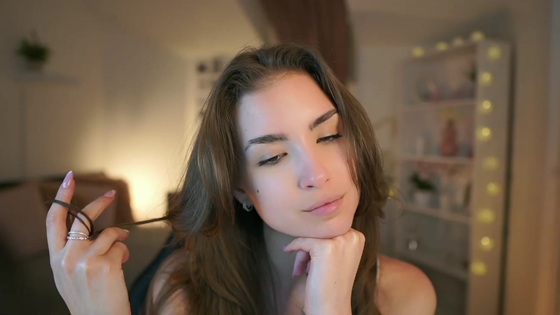 Gallery image thumbnail from Shy_jane's myfreecams stream on, 05/09/2023, 17:26 image 4 of 20