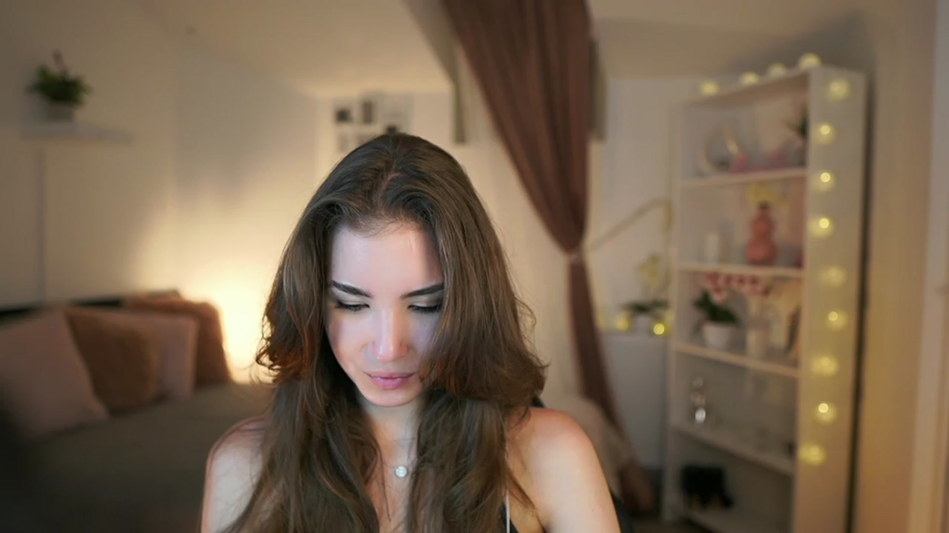 Gallery image thumbnail from Shy_jane's myfreecams stream on, 05/09/2023, 17:26 image 7 of 20