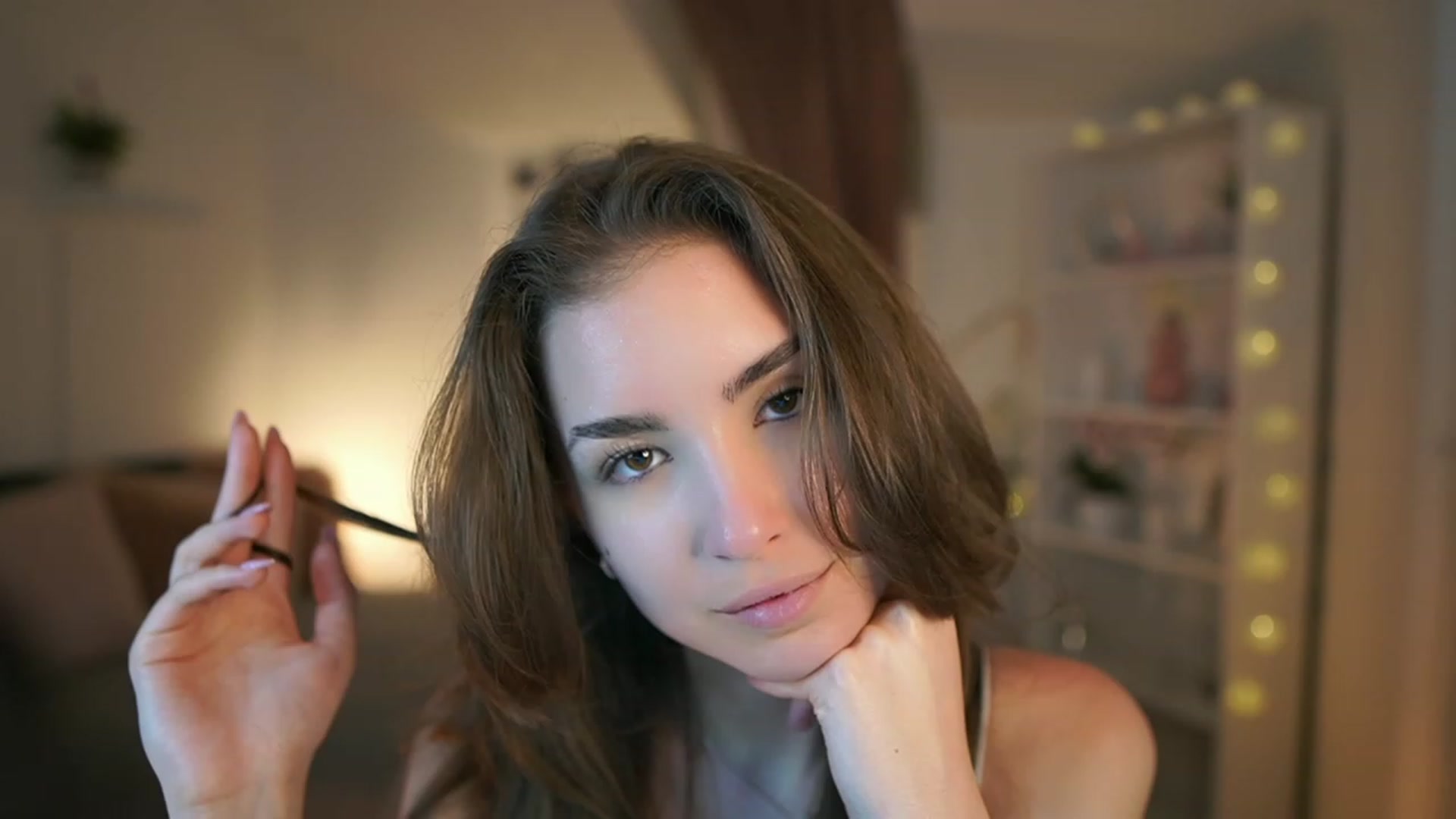 Gallery image thumbnail from Shy_jane's myfreecams stream on, 05/09/2023, 17:26 image 5 of 20