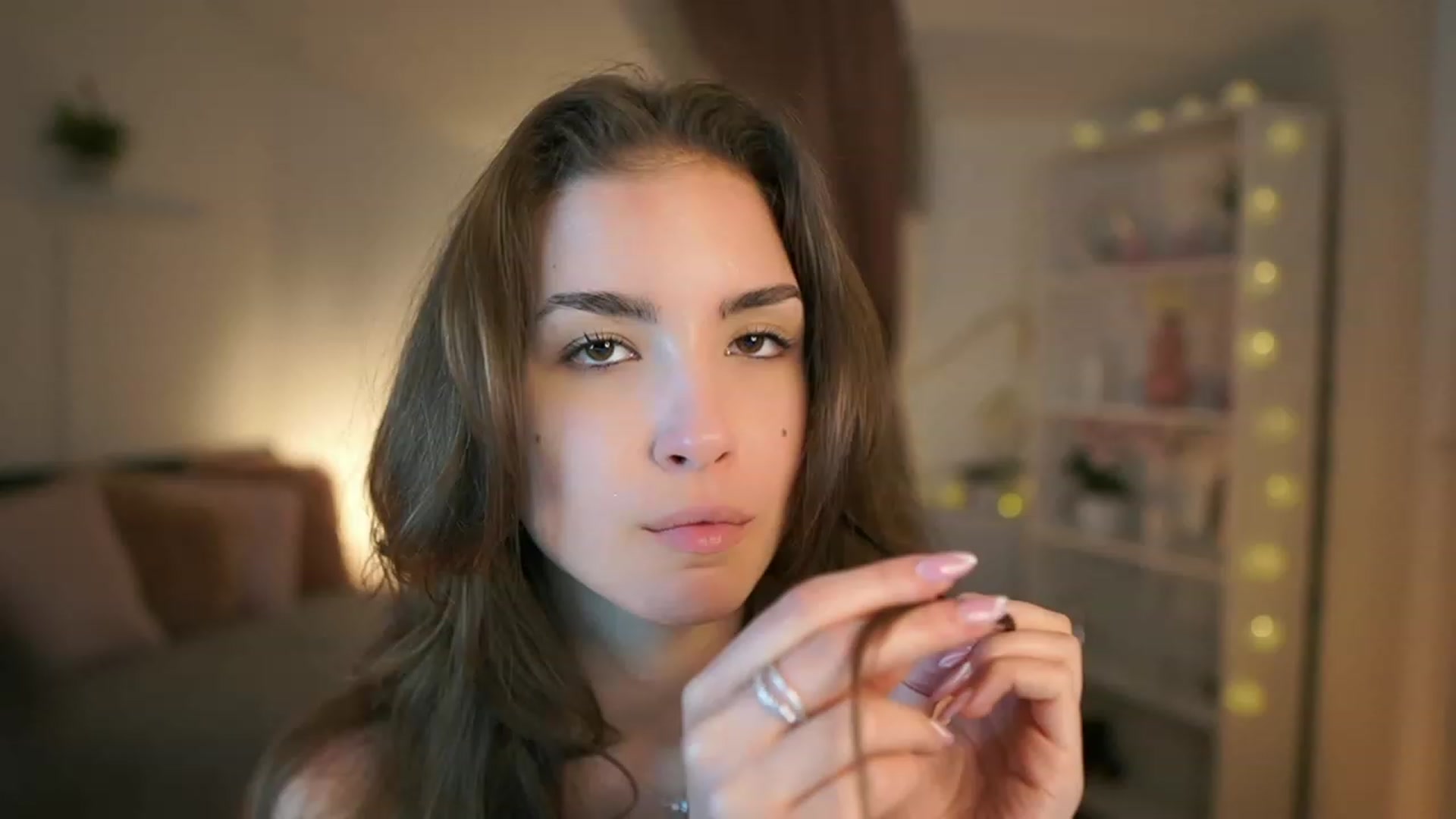 Gallery image thumbnail from Shy_jane's myfreecams stream on, 05/09/2023, 17:26 image 3 of 20