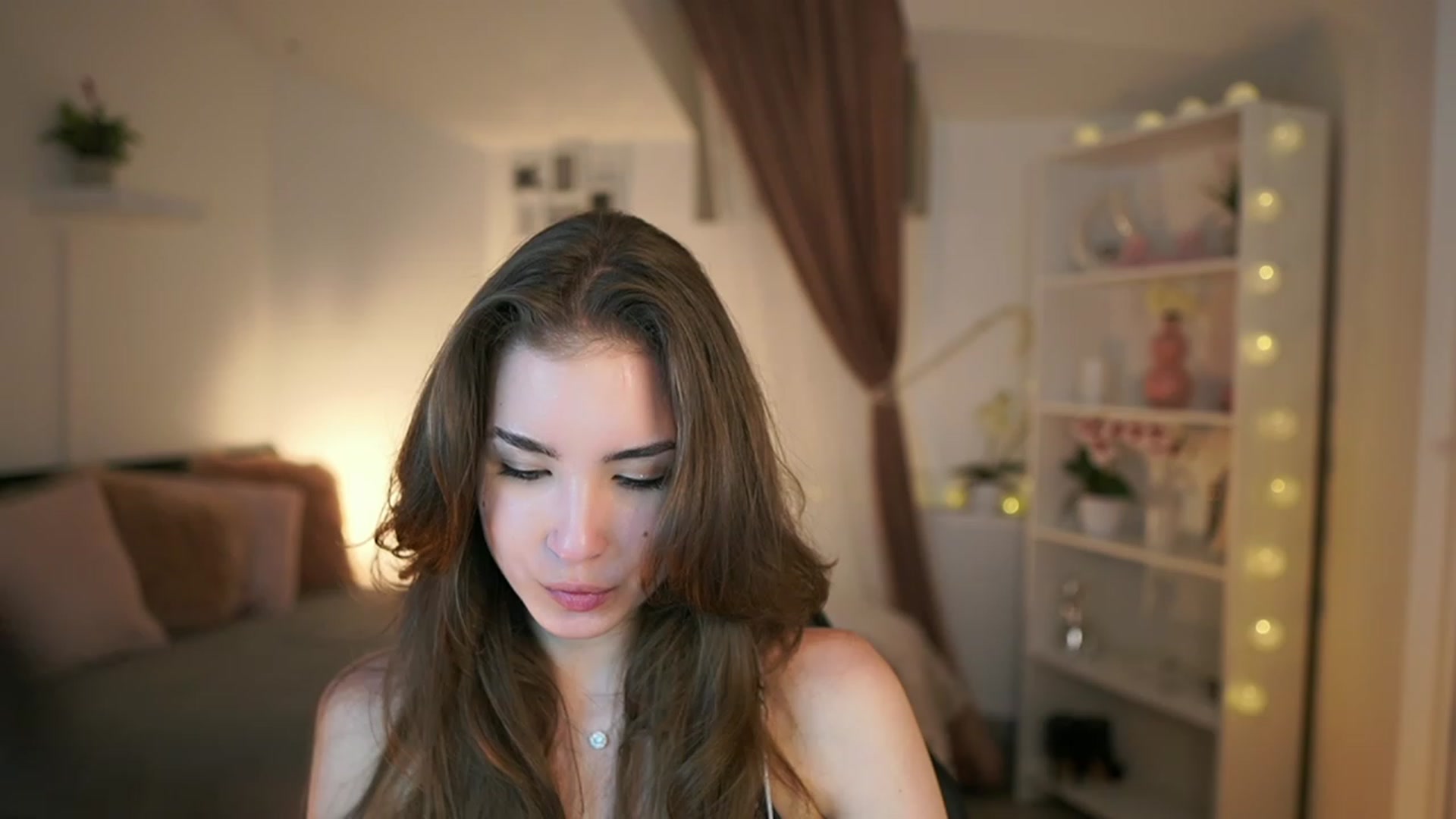 Gallery image thumbnail from Shy_jane's myfreecams stream on, 05/09/2023, 17:26 image 6 of 20