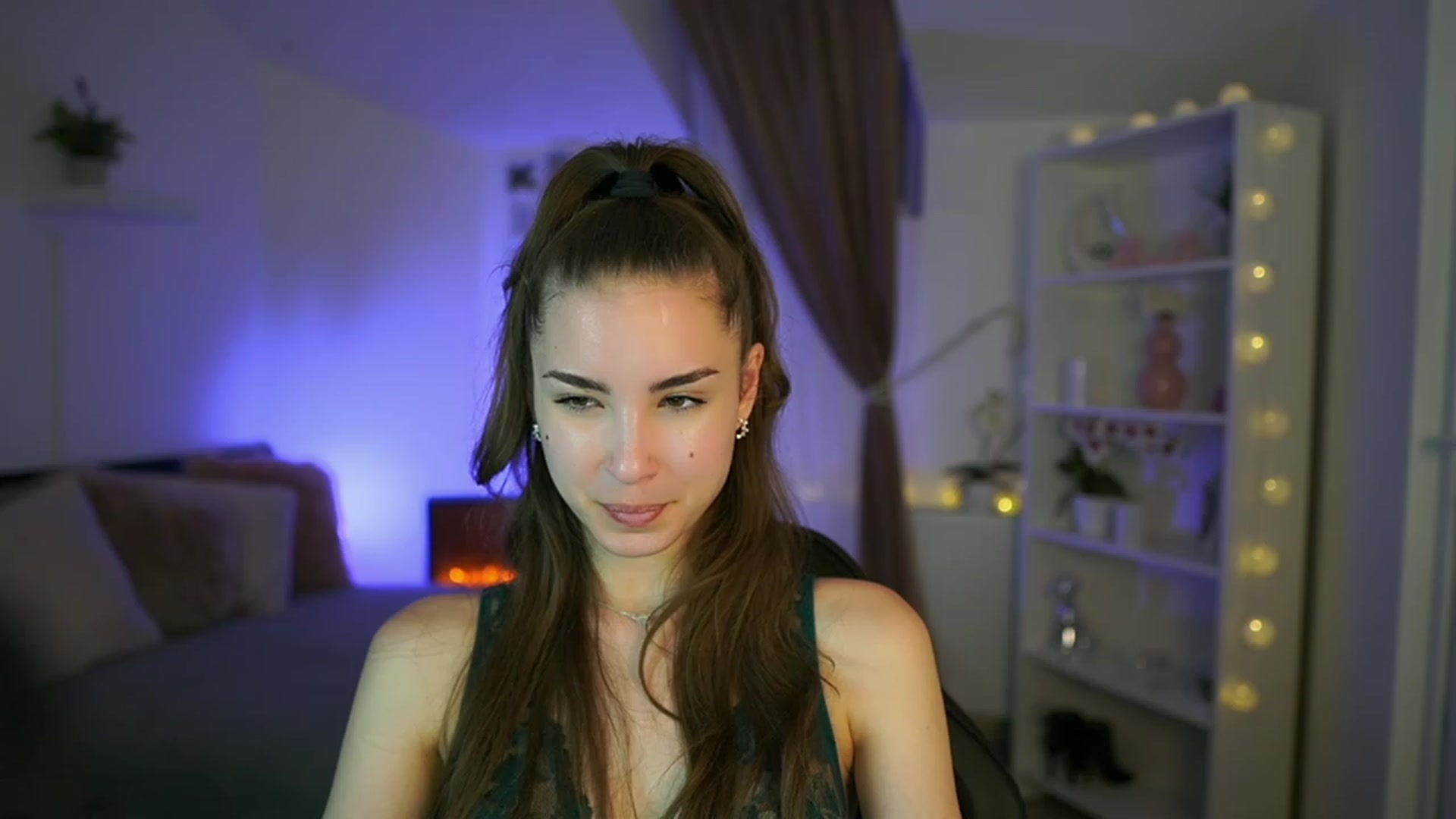 Gallery image thumbnail from Shy_jane's myfreecams stream on, 05/12/2023, 13:35 image 17 of 20