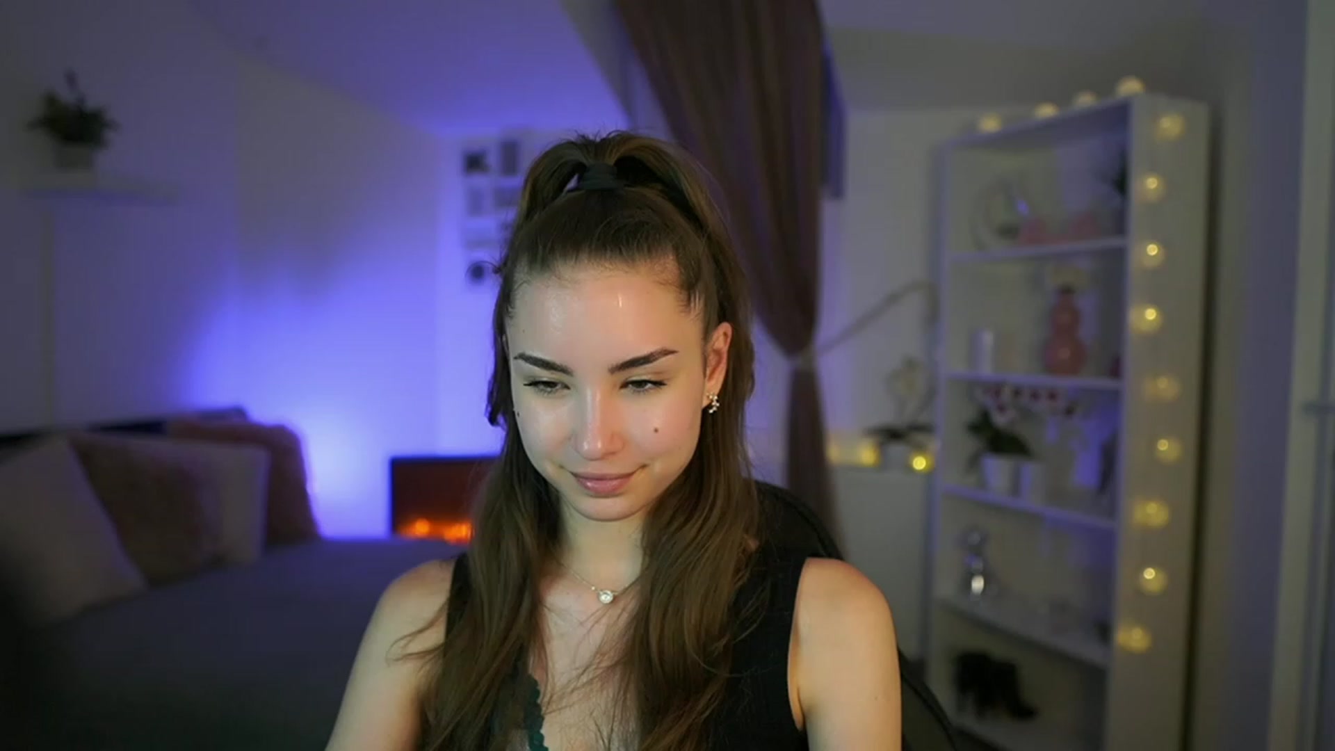 Gallery image thumbnail from Shy_jane's myfreecams stream on, 05/12/2023, 14:40 image 12 of 20