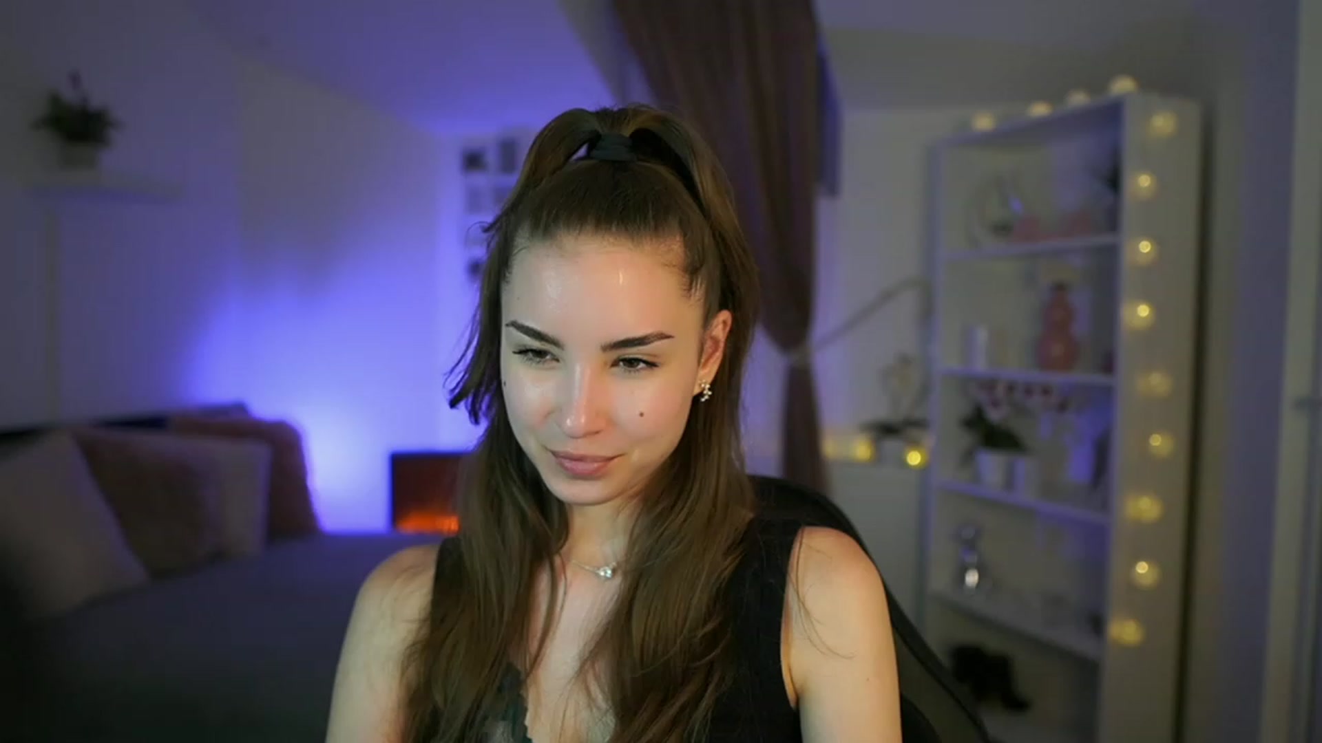 Gallery image thumbnail from Shy_jane's myfreecams stream on, 05/12/2023, 14:40 image 6 of 20