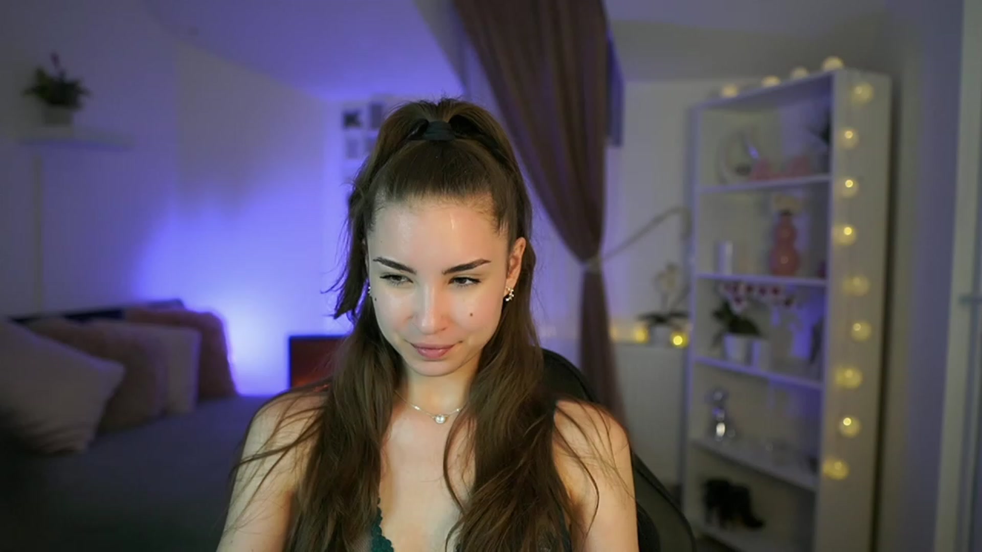 Gallery image thumbnail from Shy_jane's myfreecams stream on, 05/12/2023, 16:48 image 19 of 20