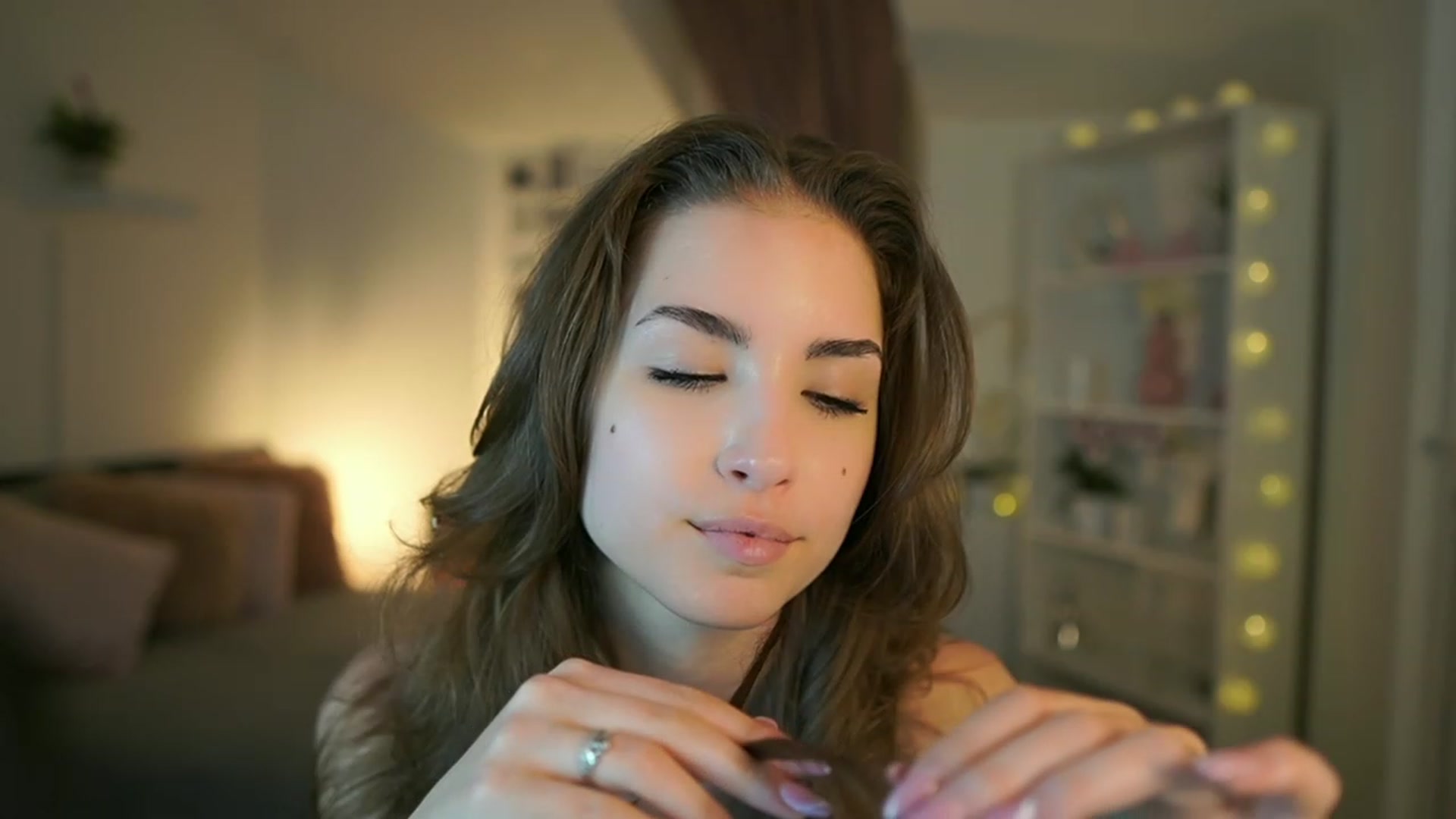 Gallery image thumbnail from Shy_jane's myfreecams stream on, 05/14/2023, 10:27 image 19 of 20