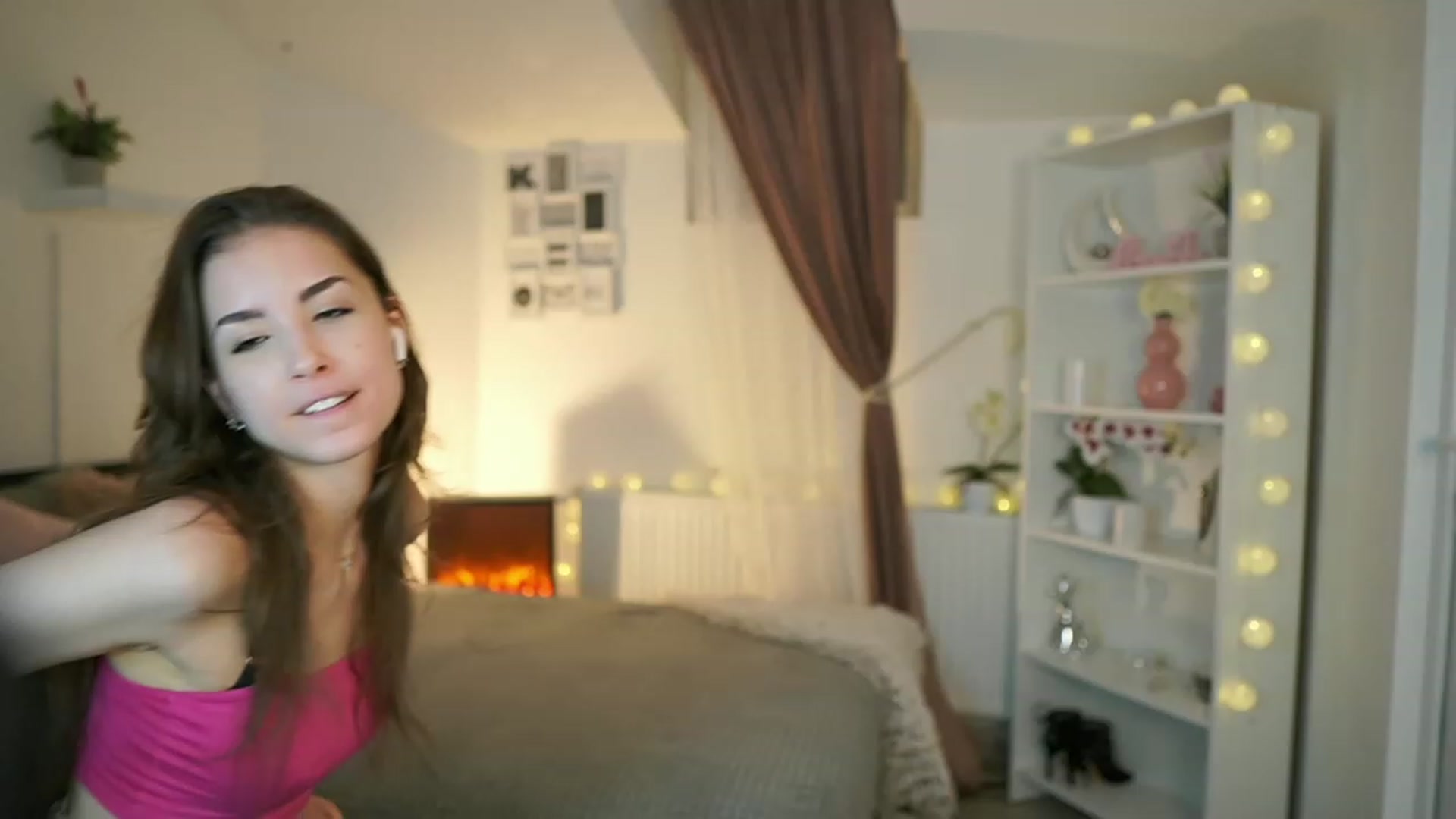 Gallery image thumbnail from Shy_jane's myfreecams stream on, 05/14/2023, 10:27 image 8 of 20