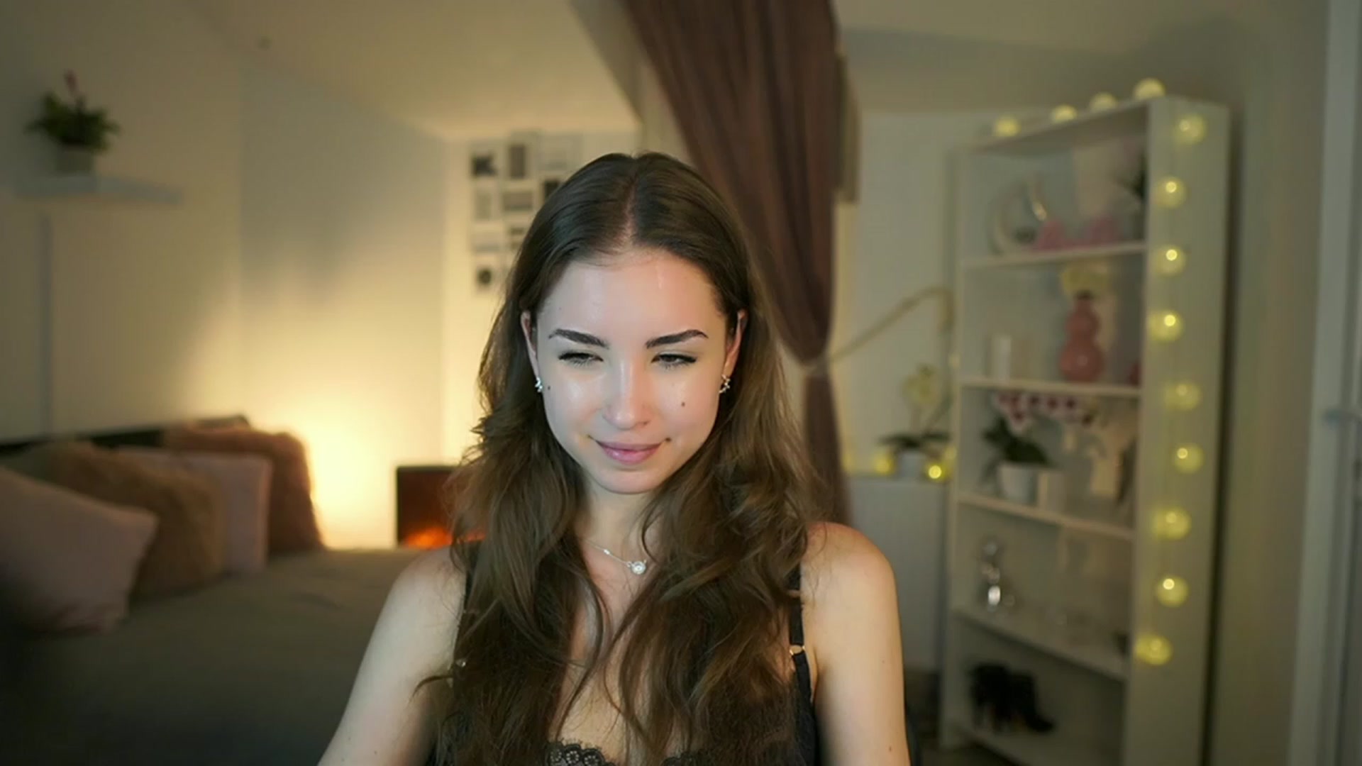 Gallery image thumbnail from Shy_jane's myfreecams stream on, 05/14/2023, 13:34 image 13 of 20