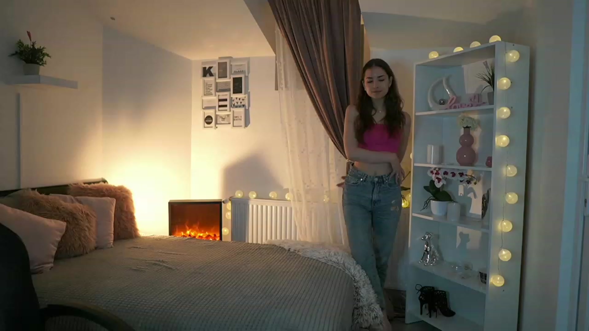 Gallery image thumbnail from Shy_jane's myfreecams stream on, 05/14/2023, 17:46 image 10 of 20