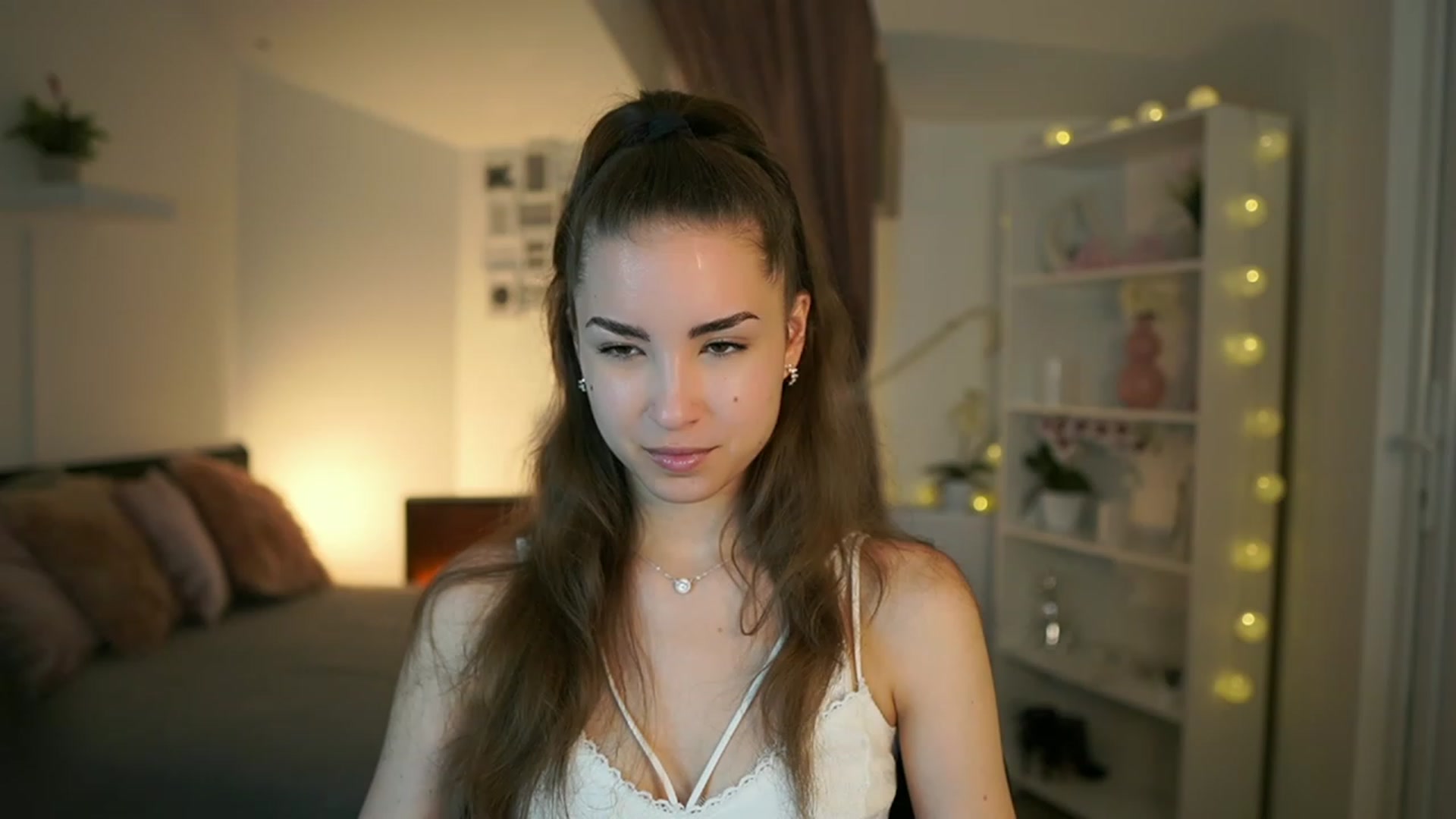 Gallery image thumbnail from Shy_jane's myfreecams stream on, 05/15/2023, 08:55 image 20 of 20