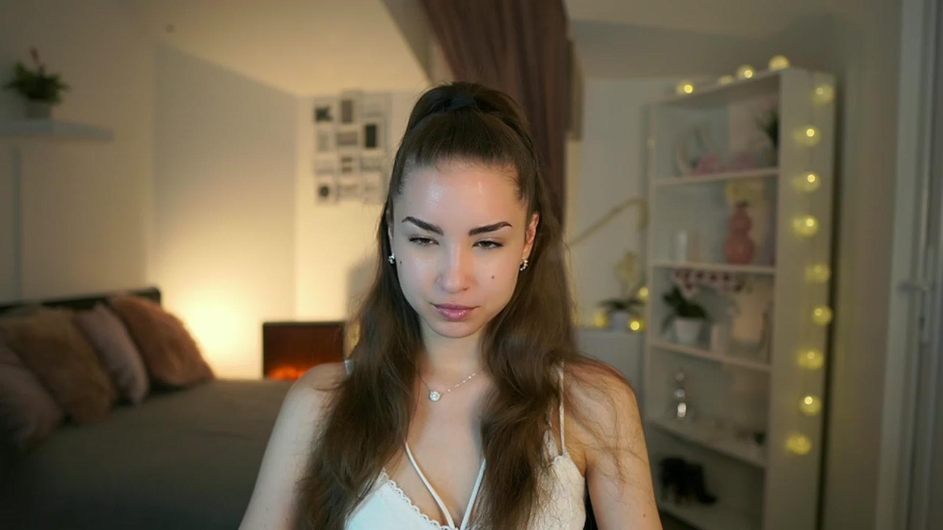 Gallery image thumbnail from Shy_jane's myfreecams stream on, 05/15/2023, 08:55 image 7 of 20