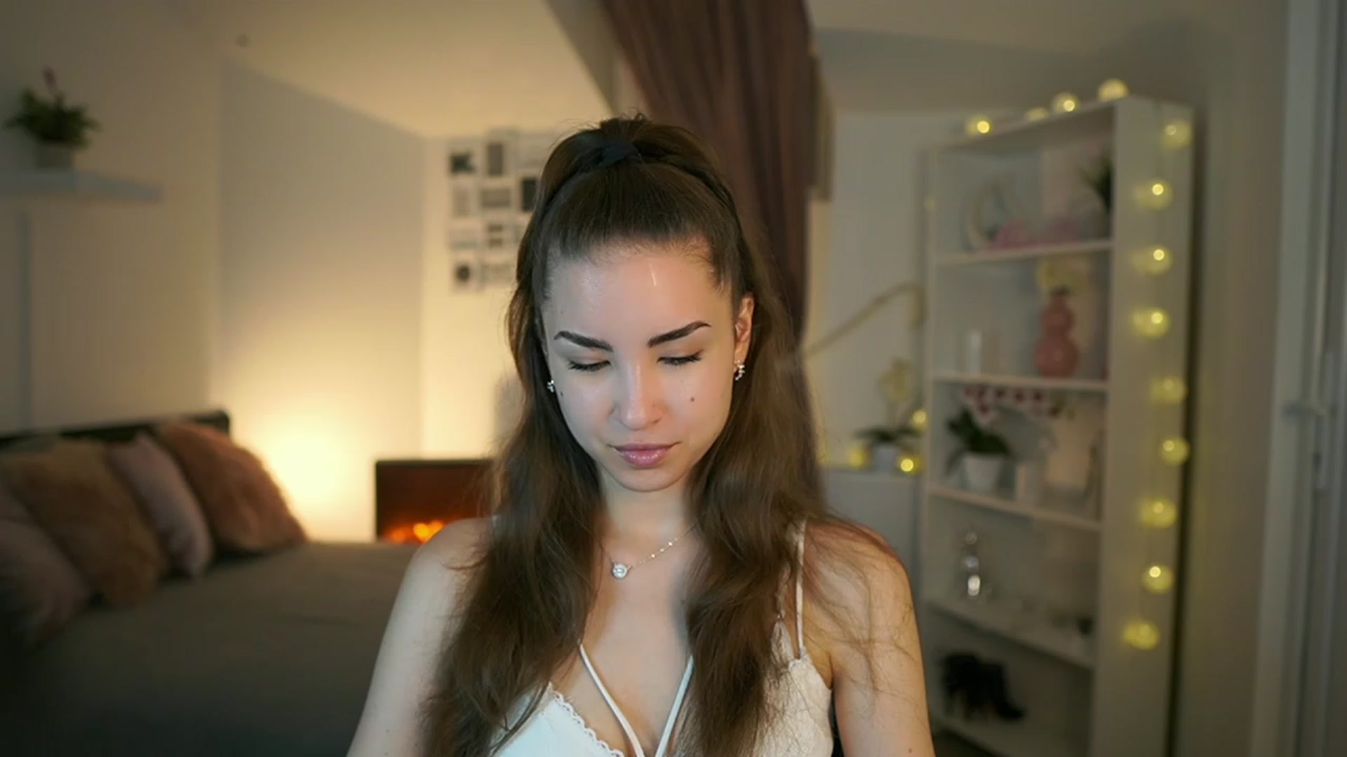 Gallery image thumbnail from Shy_jane's myfreecams stream on, 05/15/2023, 08:55 image 10 of 20