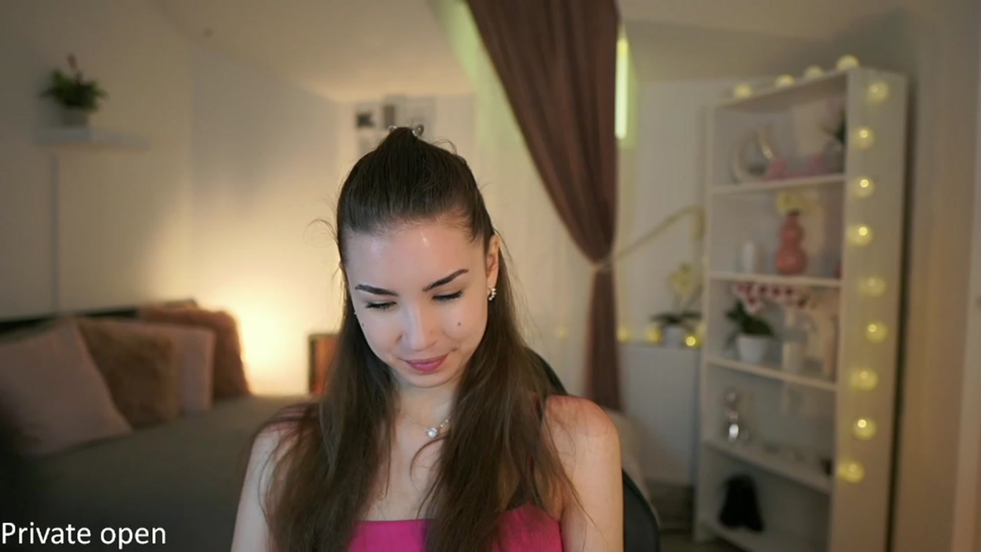 Gallery image thumbnail from Shy_jane's myfreecams stream on, 05/18/2023, 13:57 image 2 of 20