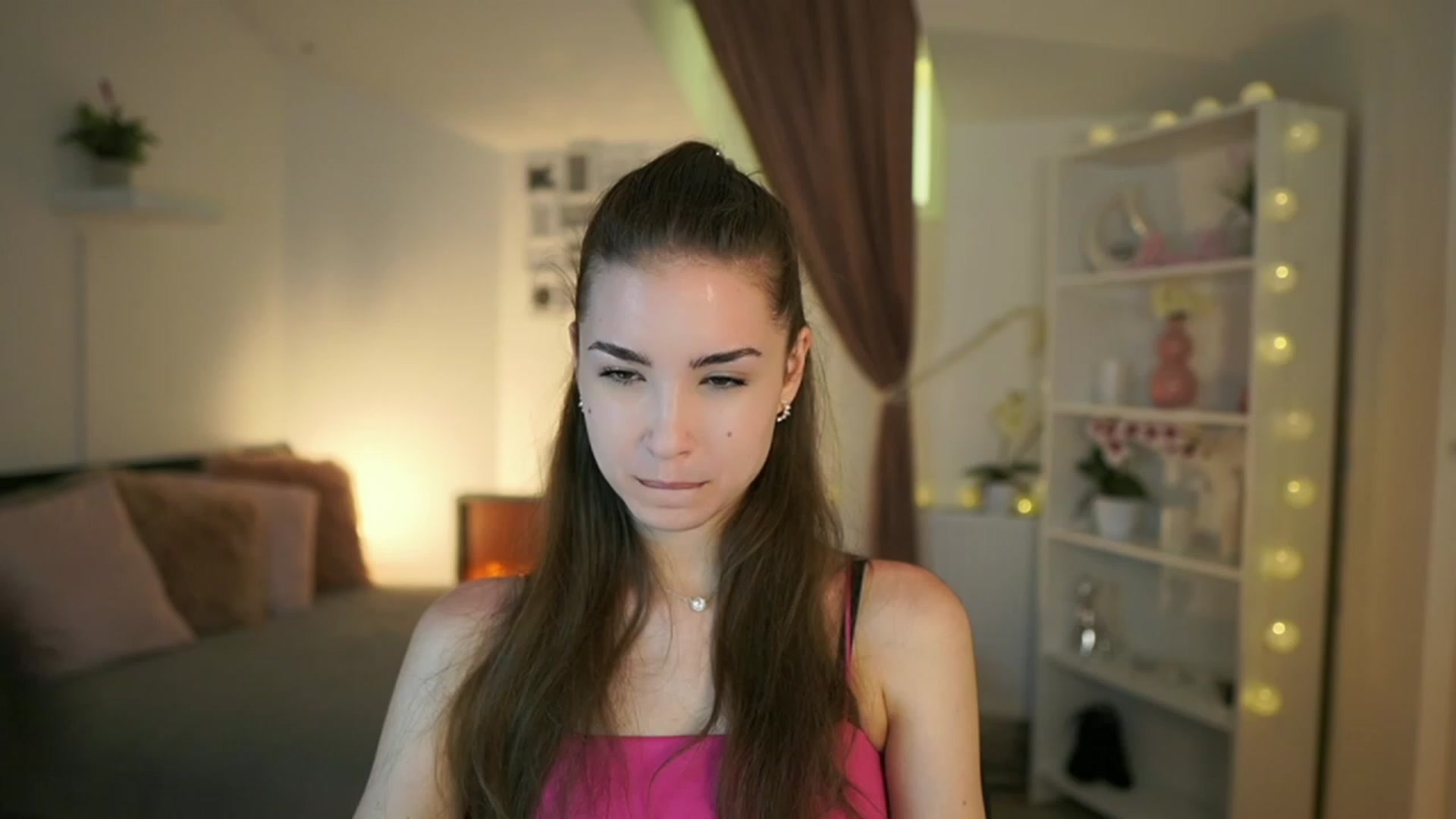 Gallery image thumbnail from Shy_jane's myfreecams stream on, 05/18/2023, 13:57 image 17 of 20