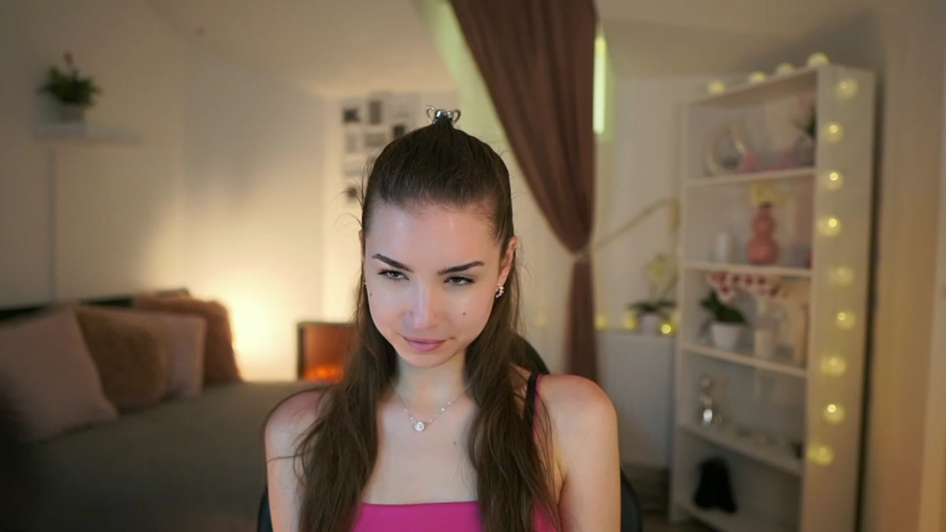 Gallery image thumbnail from Shy_jane's myfreecams stream on, 05/18/2023, 15:41 image 8 of 20