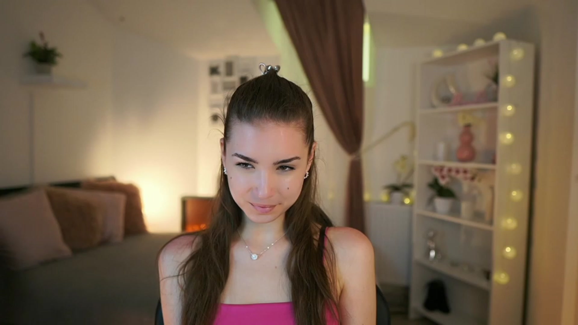 Gallery image thumbnail from Shy_jane's myfreecams stream on, 05/18/2023, 15:41 image 2 of 20
