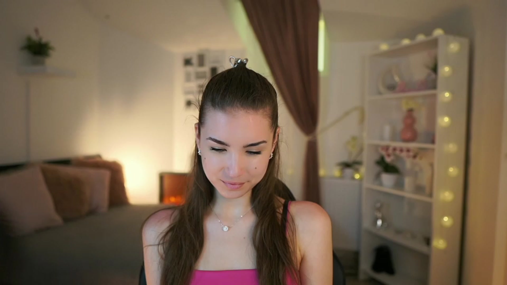 Gallery image thumbnail from Shy_jane's myfreecams stream on, 05/18/2023, 15:41 image 6 of 20