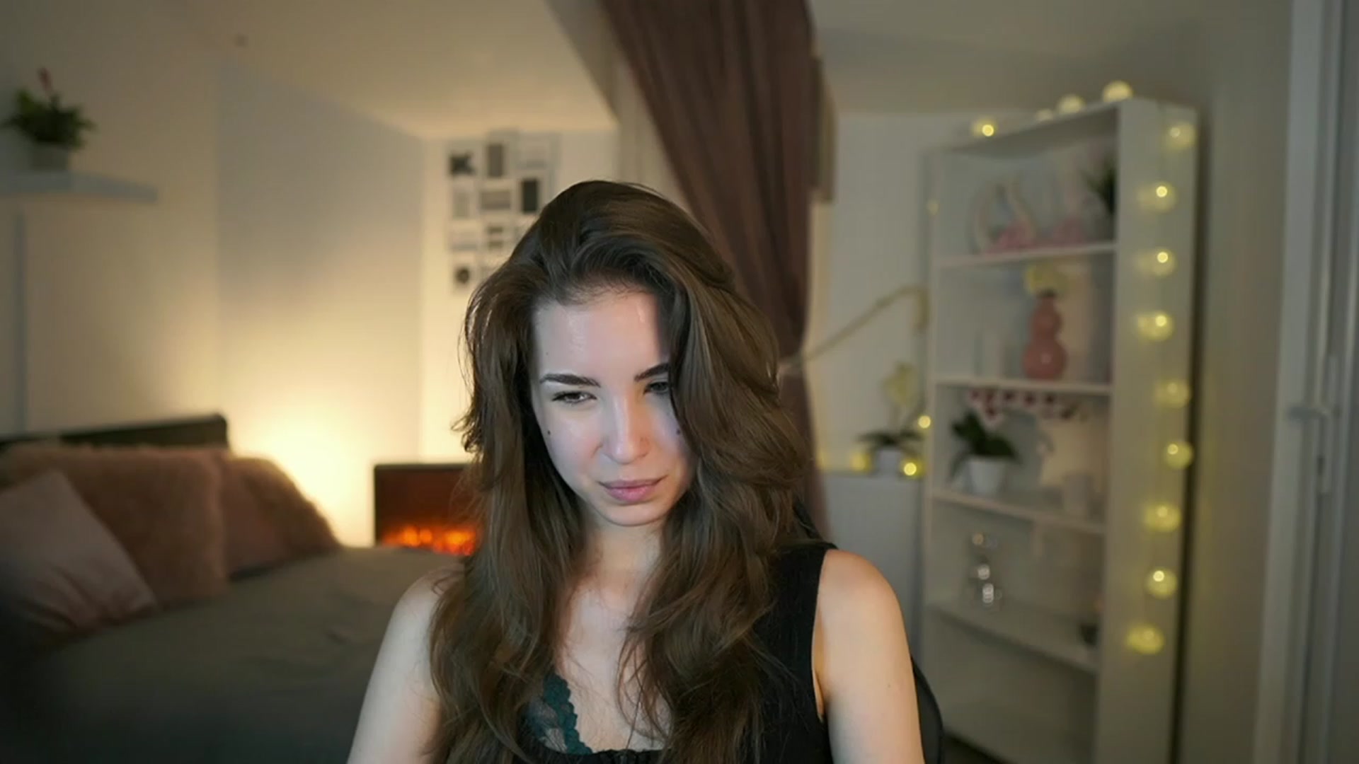 Gallery image thumbnail from Shy_jane's myfreecams stream on, 05/21/2023, 10:52 image 16 of 20