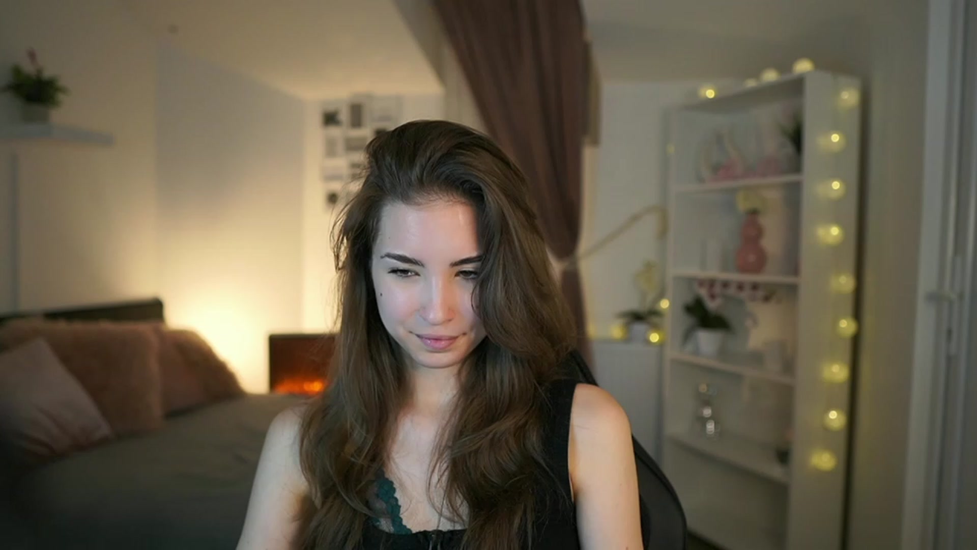Gallery image thumbnail from Shy_jane's myfreecams stream on, 05/21/2023, 10:52 image 10 of 20
