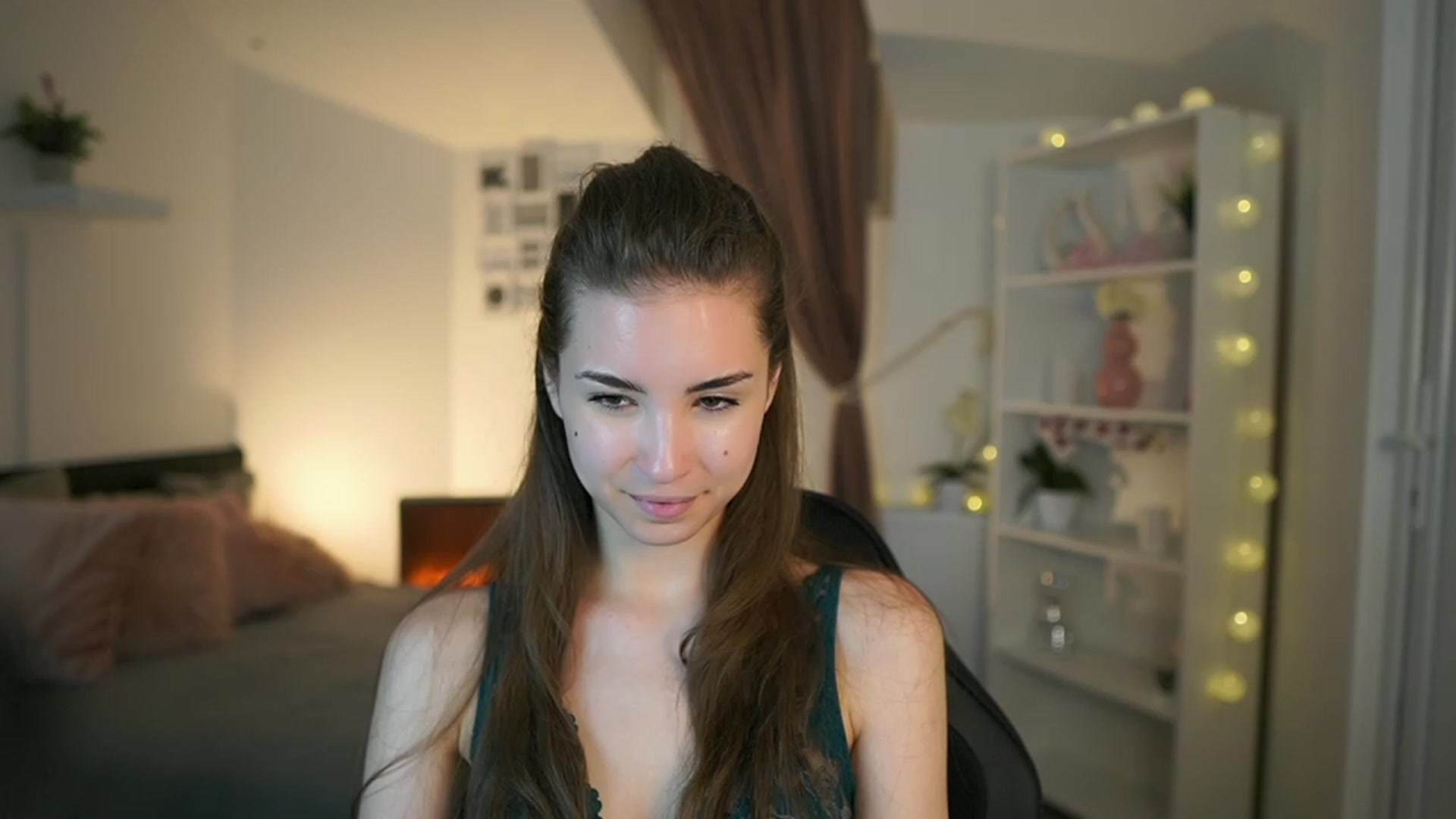 Gallery image thumbnail from Shy_jane's myfreecams stream on, 05/21/2023, 17:05 image 14 of 20
