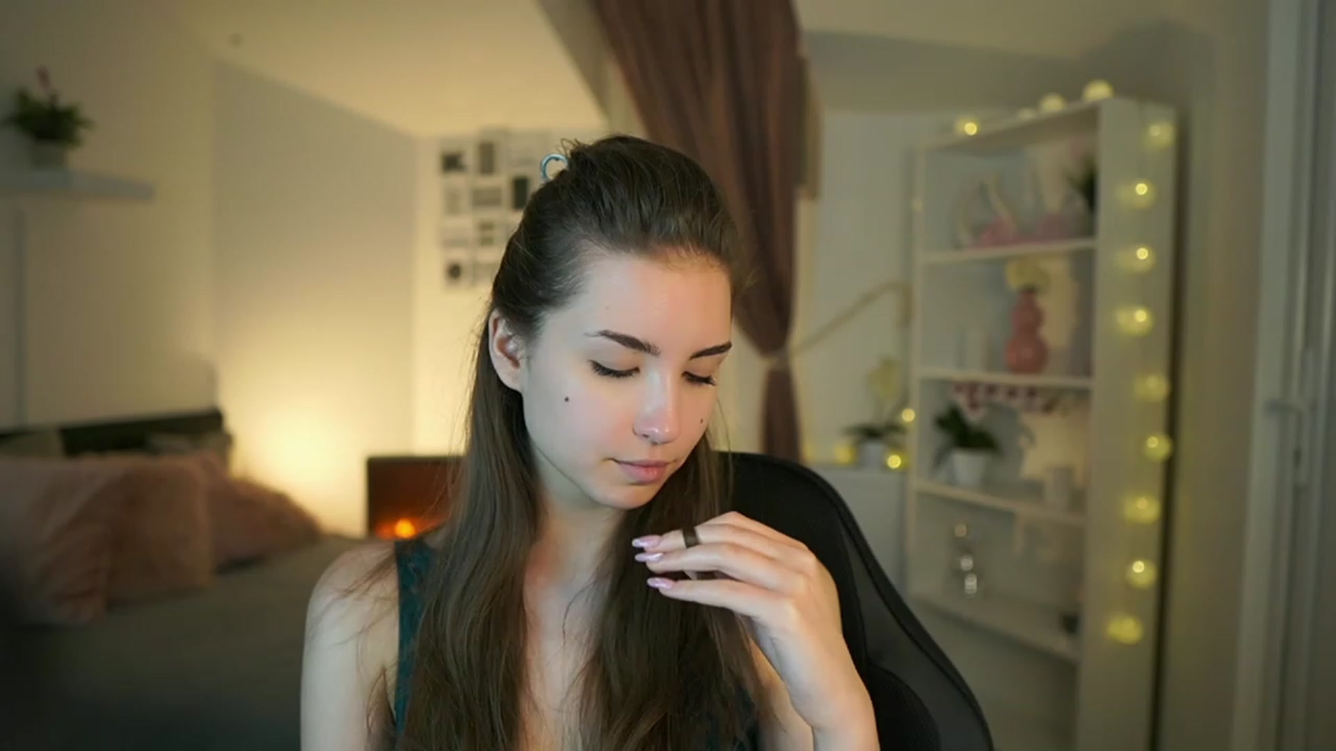 Gallery image thumbnail from Shy_jane's myfreecams stream on, 05/21/2023, 17:05 image 9 of 20