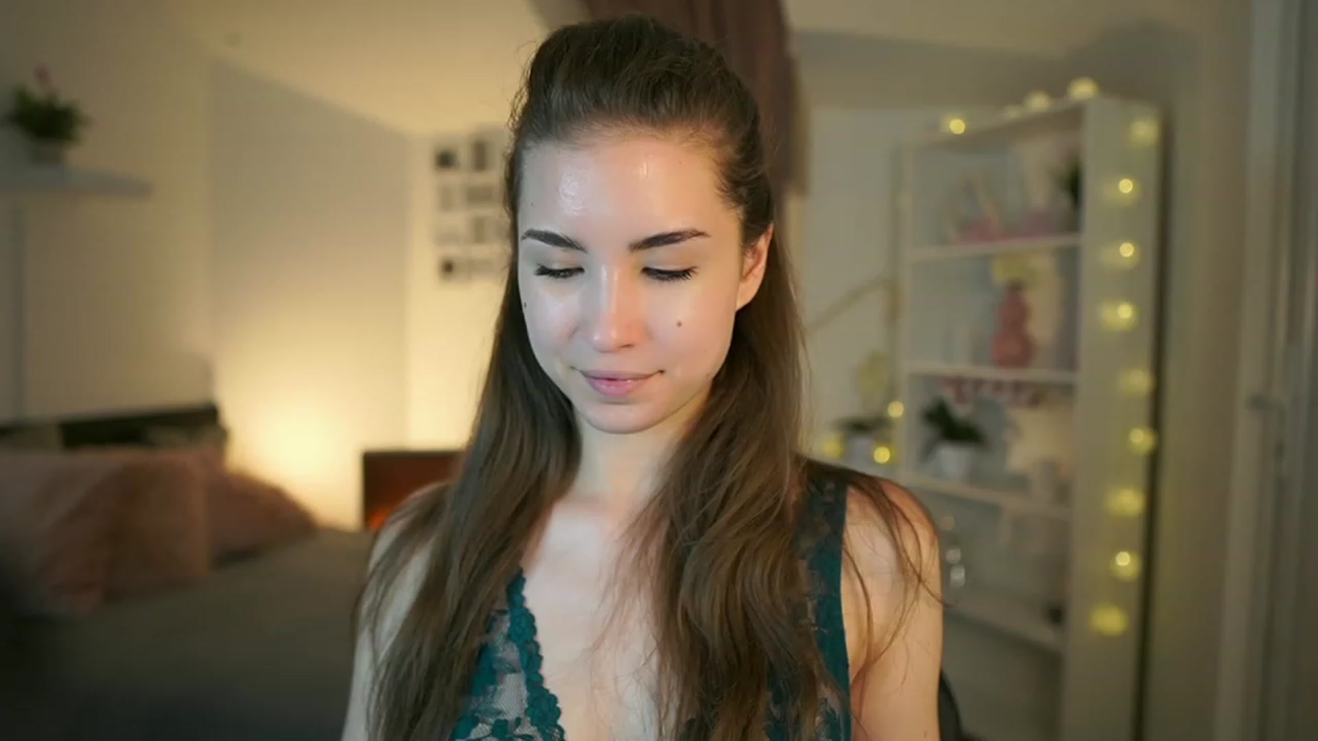 Gallery image thumbnail from Shy_jane's myfreecams stream on, 05/21/2023, 17:05 image 1 of 20