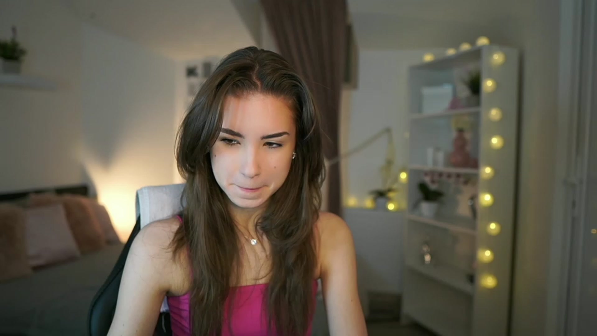 Gallery image thumbnail from Shy_jane's myfreecams stream on, 05/24/2023, 14:26 image 19 of 20