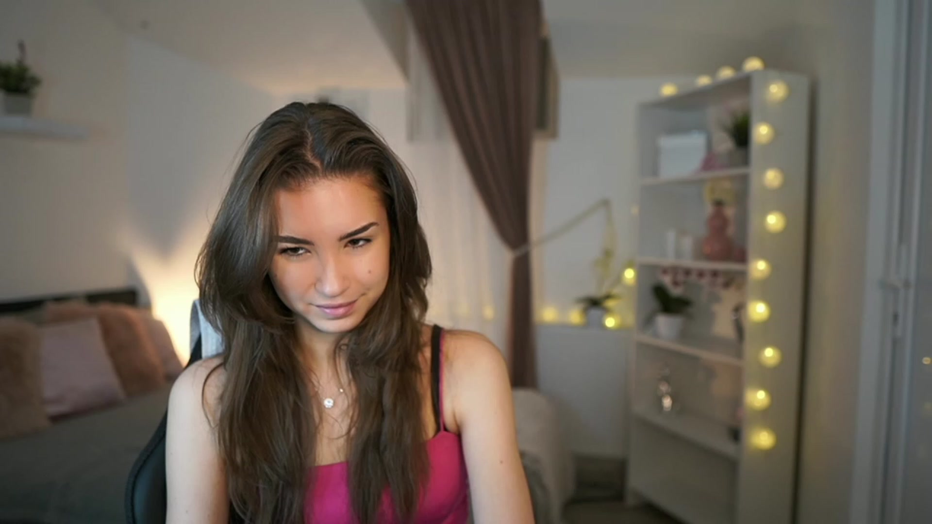 Gallery image thumbnail from Shy_jane's myfreecams stream on, 05/24/2023, 14:26 image 11 of 20