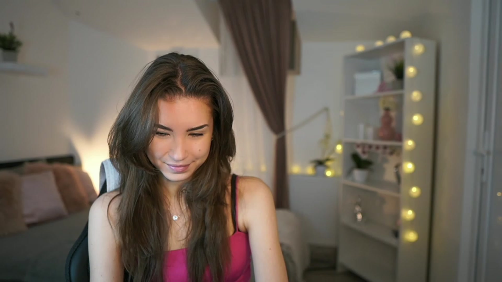 Gallery image thumbnail from Shy_jane's myfreecams stream on, 05/24/2023, 14:26 image 10 of 20