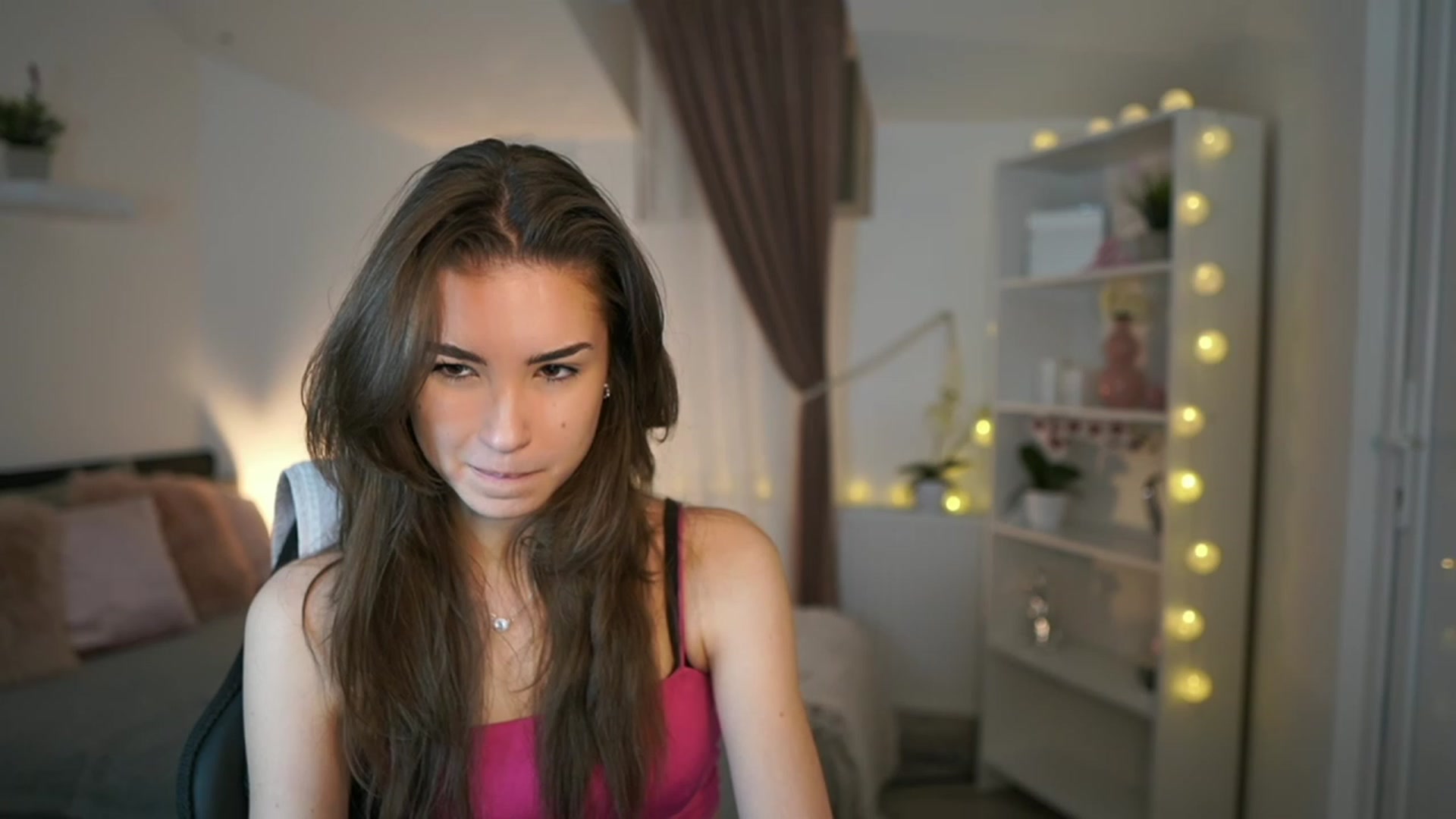 Gallery image thumbnail from Shy_jane's myfreecams stream on, 05/24/2023, 14:26 image 2 of 20
