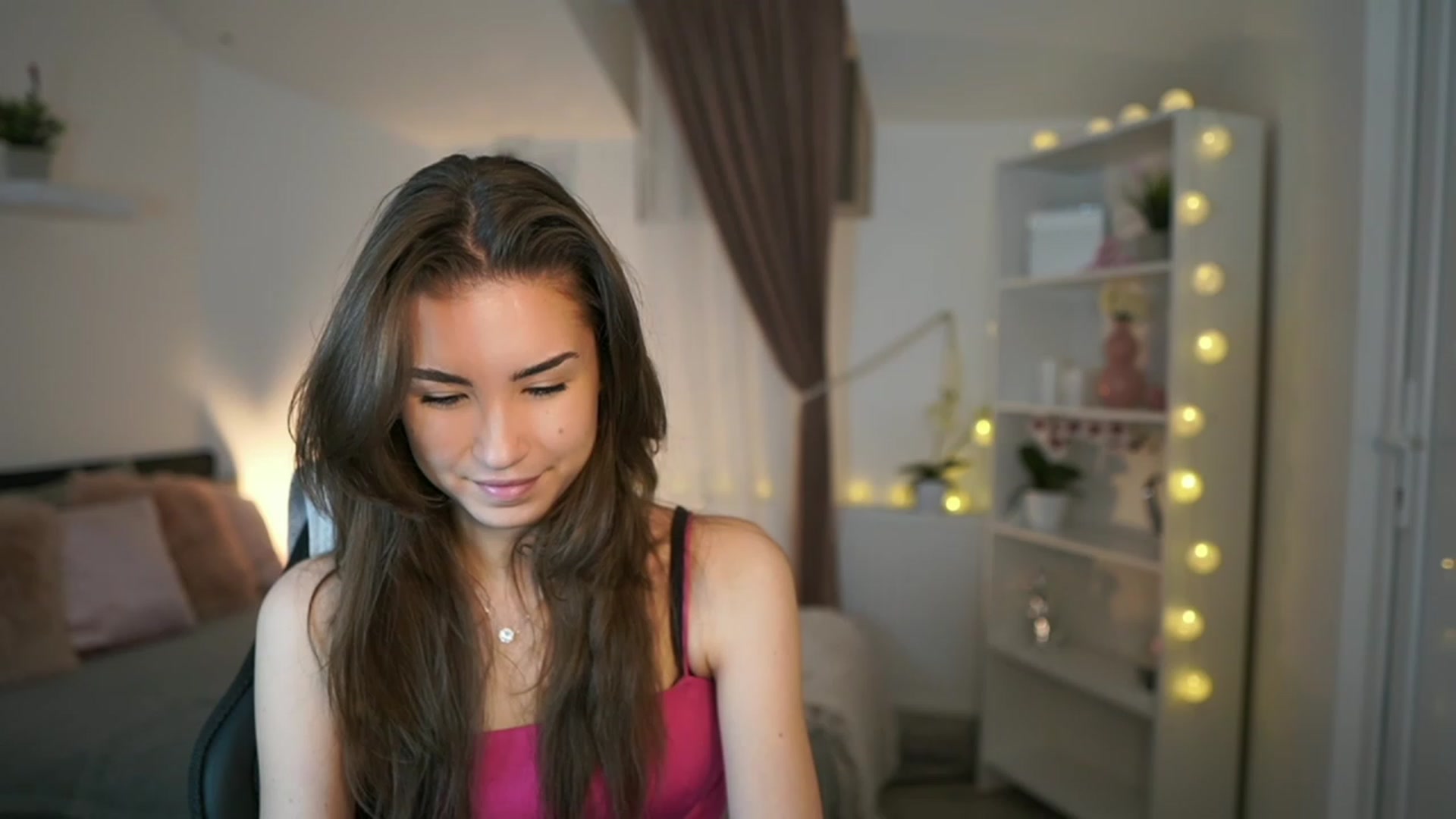 Gallery image thumbnail from Shy_jane's myfreecams stream on, 05/24/2023, 14:26 image 8 of 20