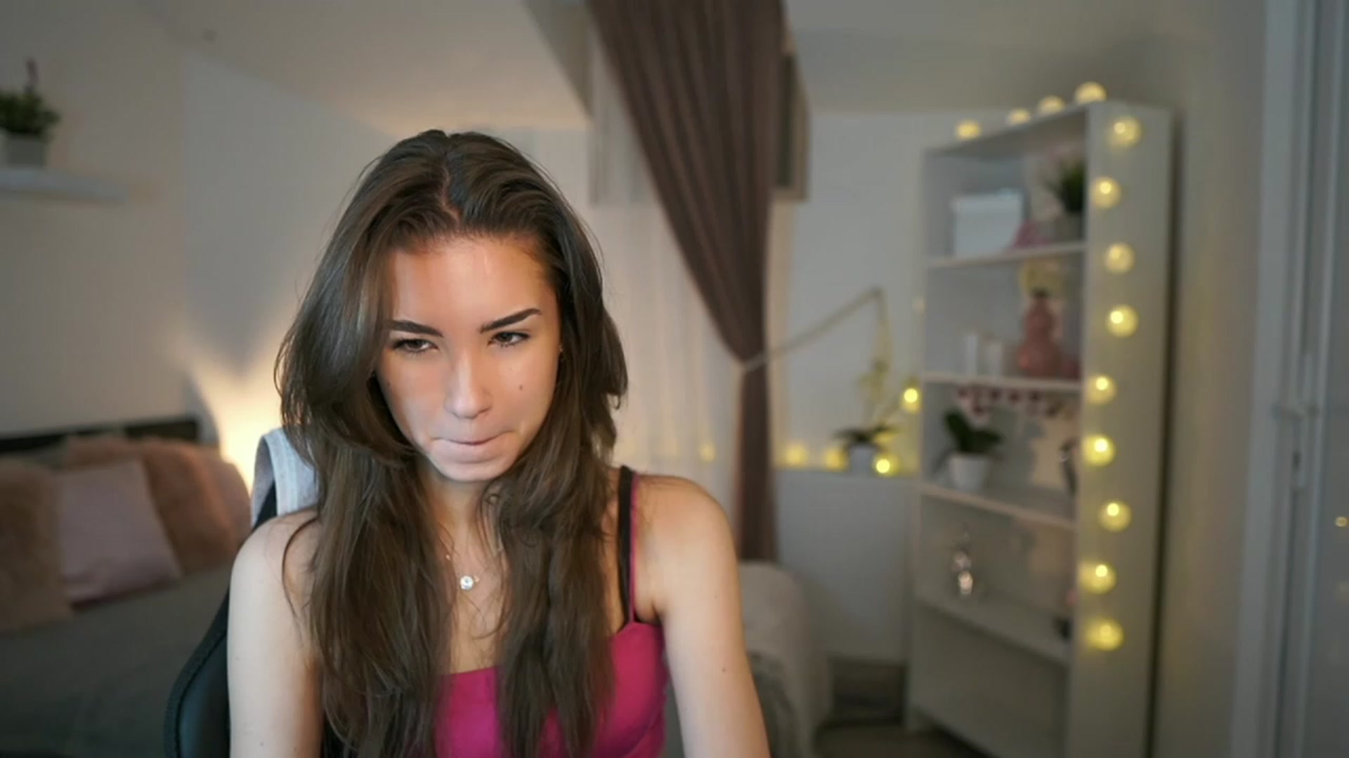Gallery image thumbnail from Shy_jane's myfreecams stream on, 05/24/2023, 14:26 image 5 of 20