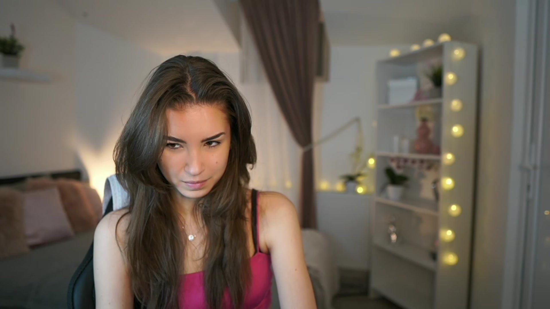 Gallery image thumbnail from Shy_jane's myfreecams stream on, 05/24/2023, 14:26 image 6 of 20