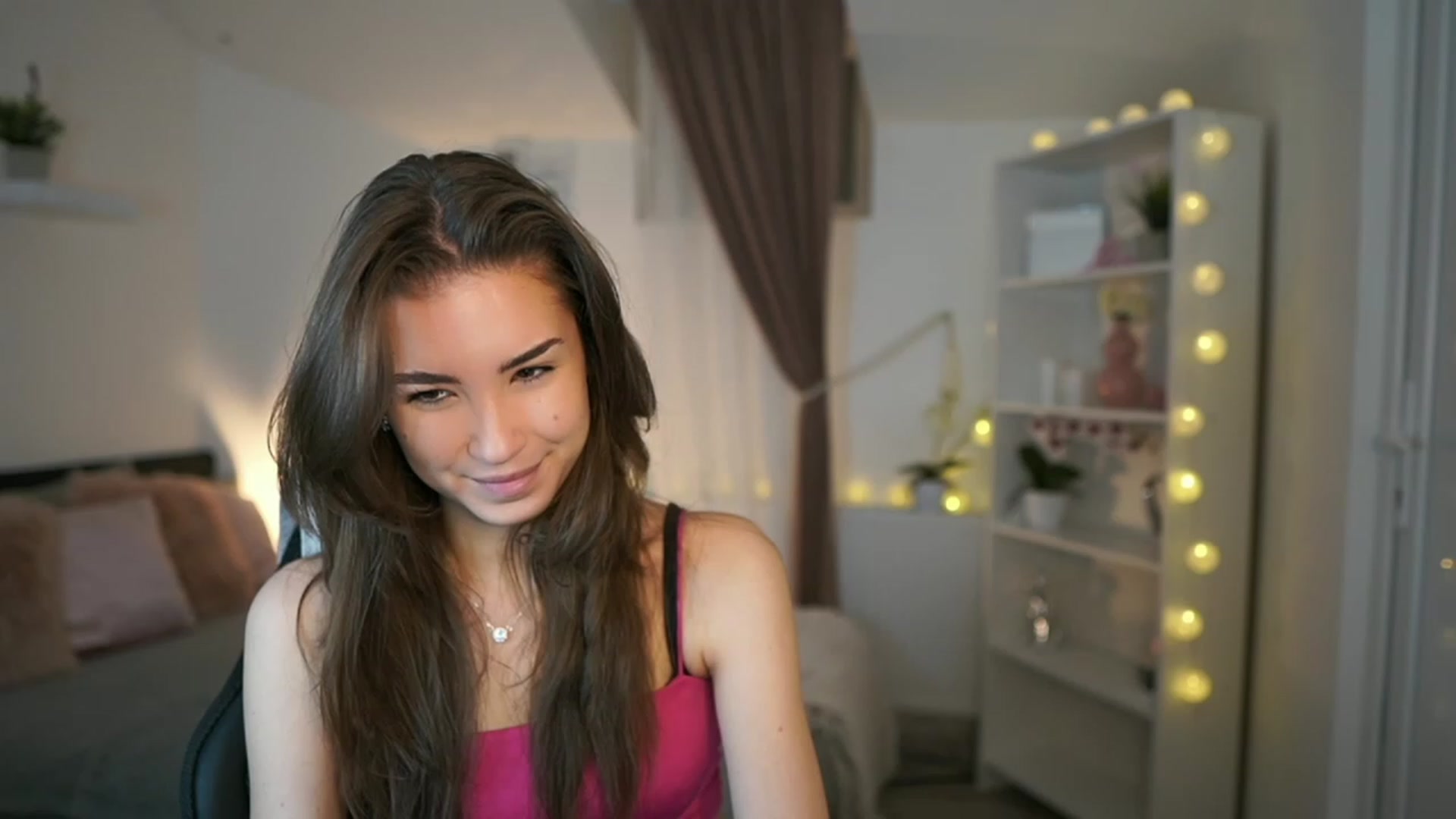 Gallery image thumbnail from Shy_jane's myfreecams stream on, 05/24/2023, 14:26 image 7 of 20