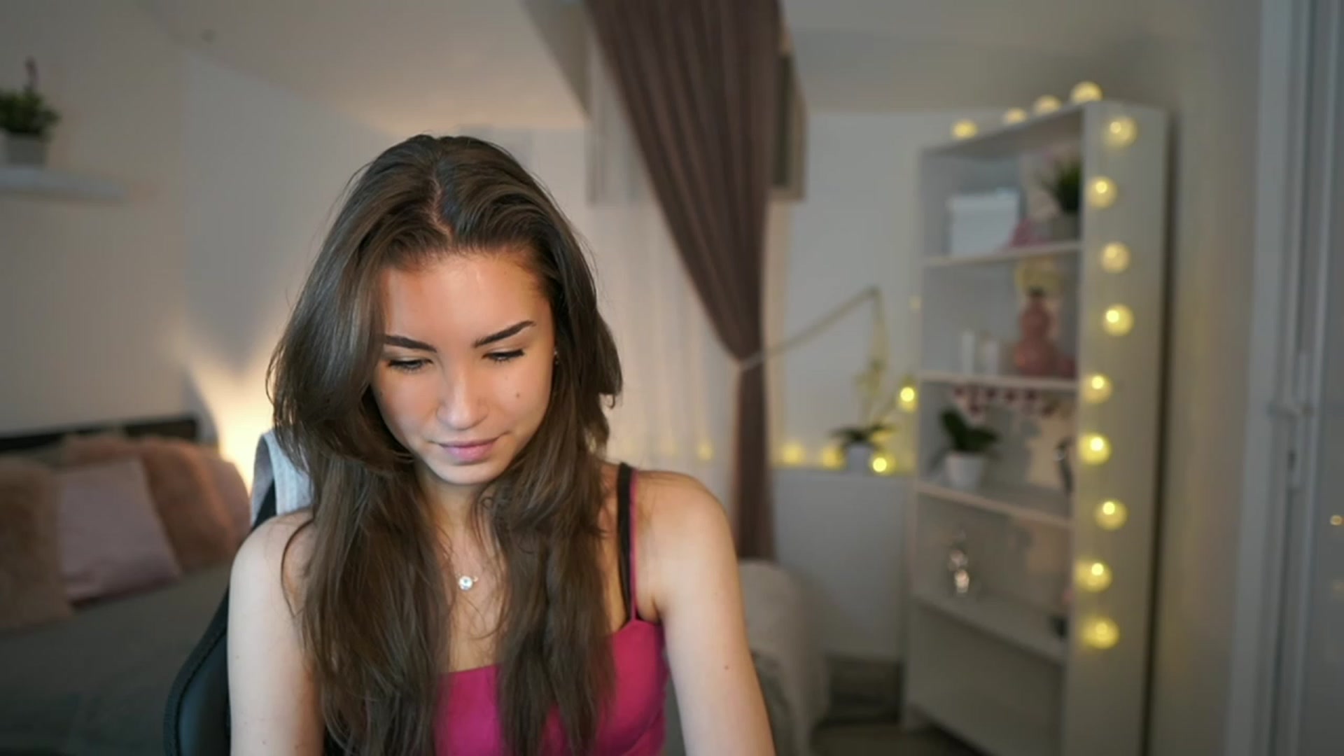Gallery image thumbnail from Shy_jane's myfreecams stream on, 05/24/2023, 14:26 image 4 of 20