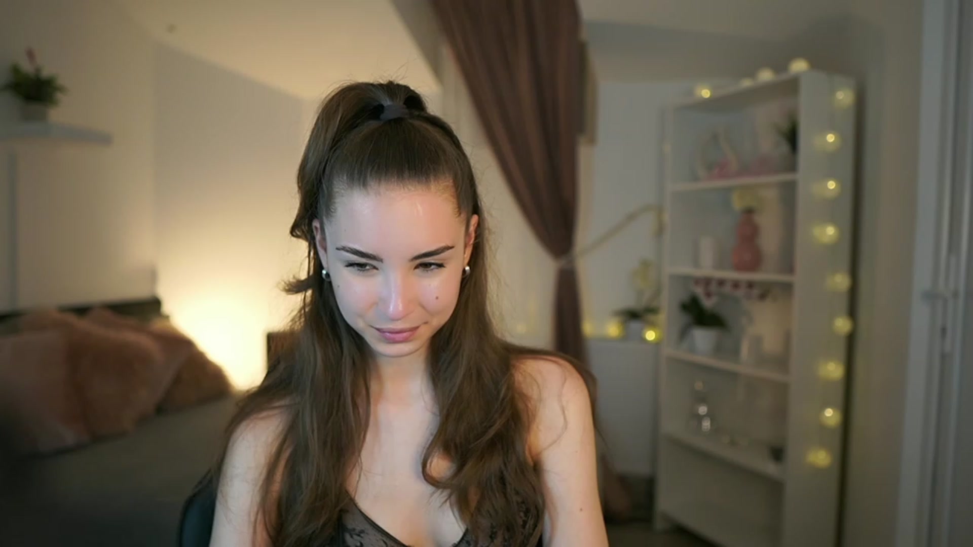 Gallery image thumbnail from Shy_jane's myfreecams stream on, 05/25/2023, 14:49 image 17 of 20