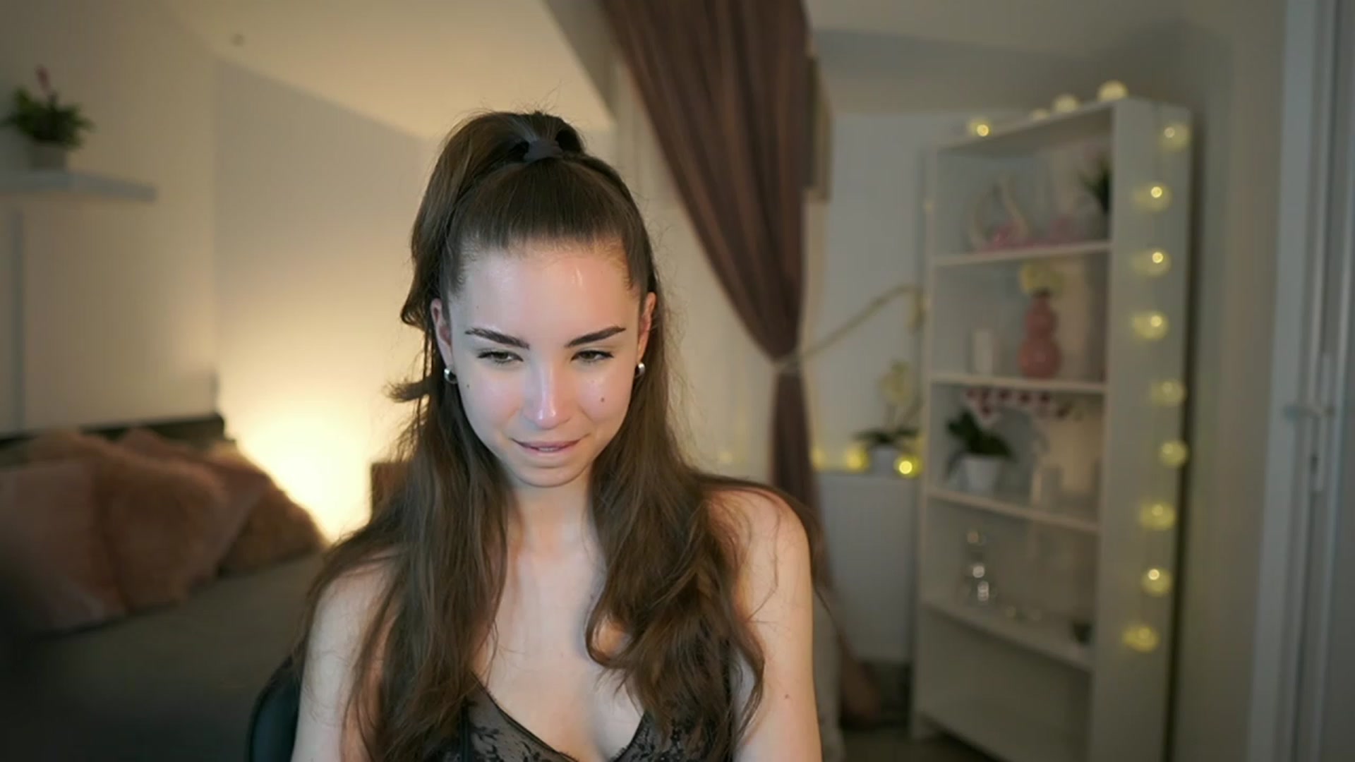 Gallery image thumbnail from Shy_jane's myfreecams stream on, 05/25/2023, 14:49 image 15 of 20
