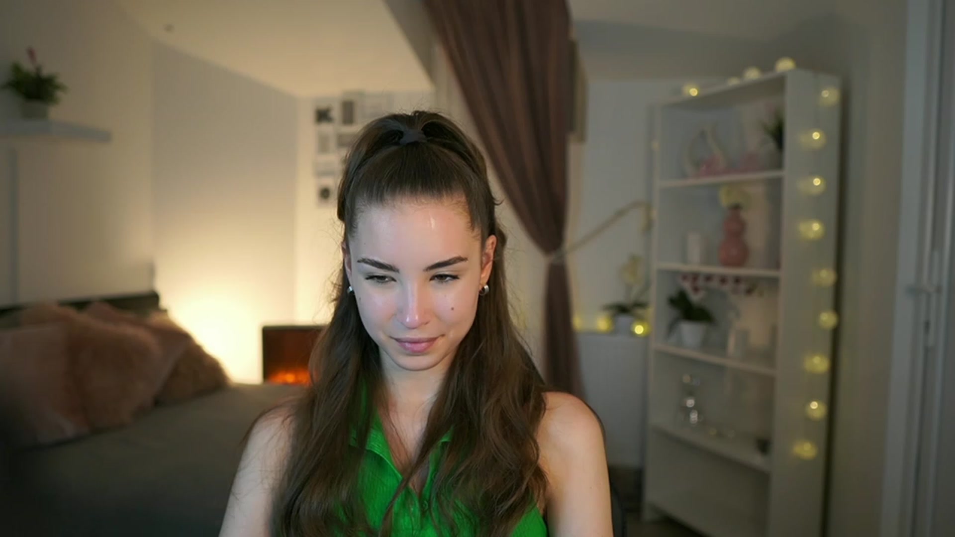 Gallery image thumbnail from Shy_jane's myfreecams stream on, 05/25/2023, 14:49 image 2 of 20