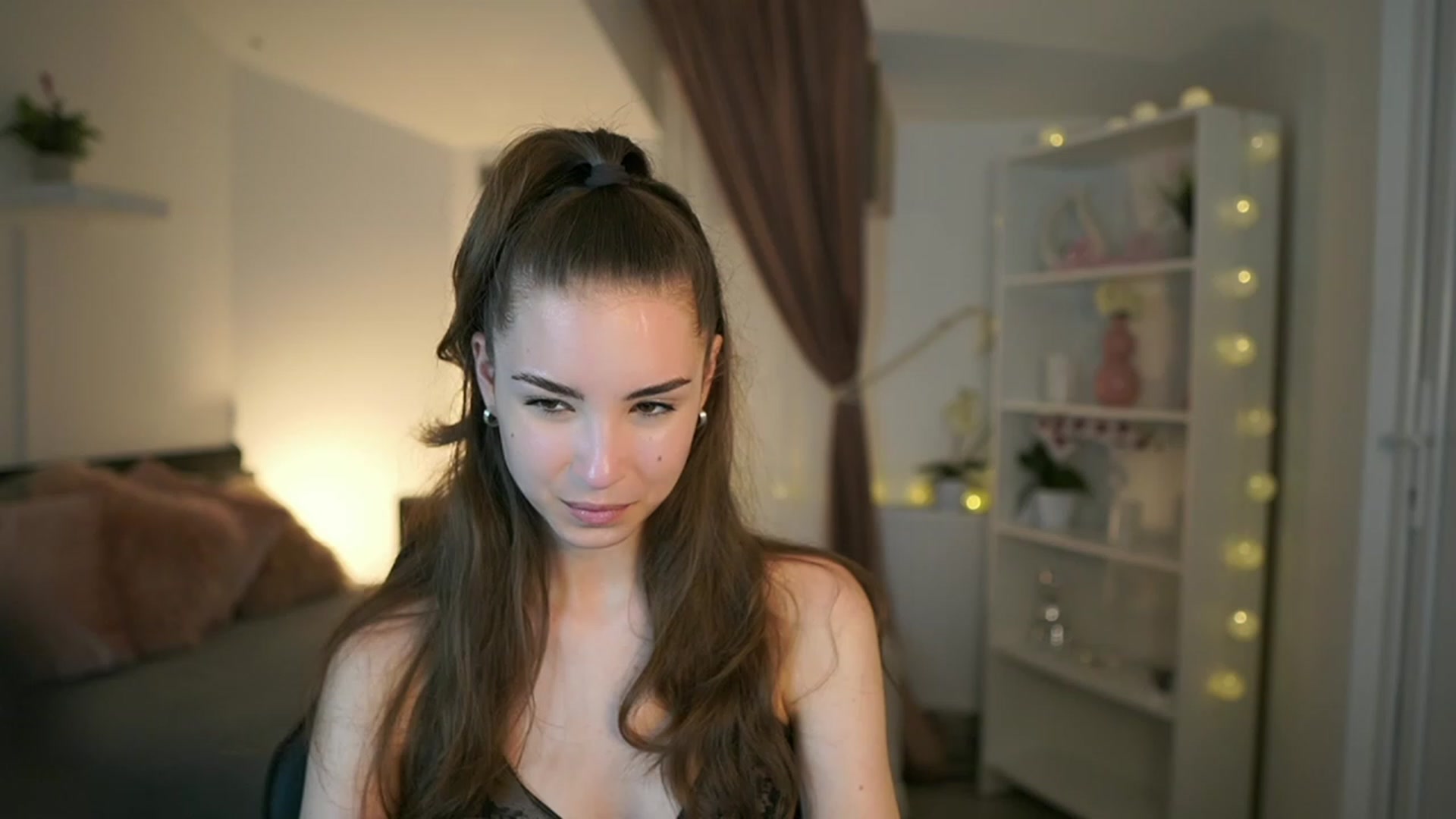 Gallery image thumbnail from Shy_jane's myfreecams stream on, 05/25/2023, 14:49 image 18 of 20